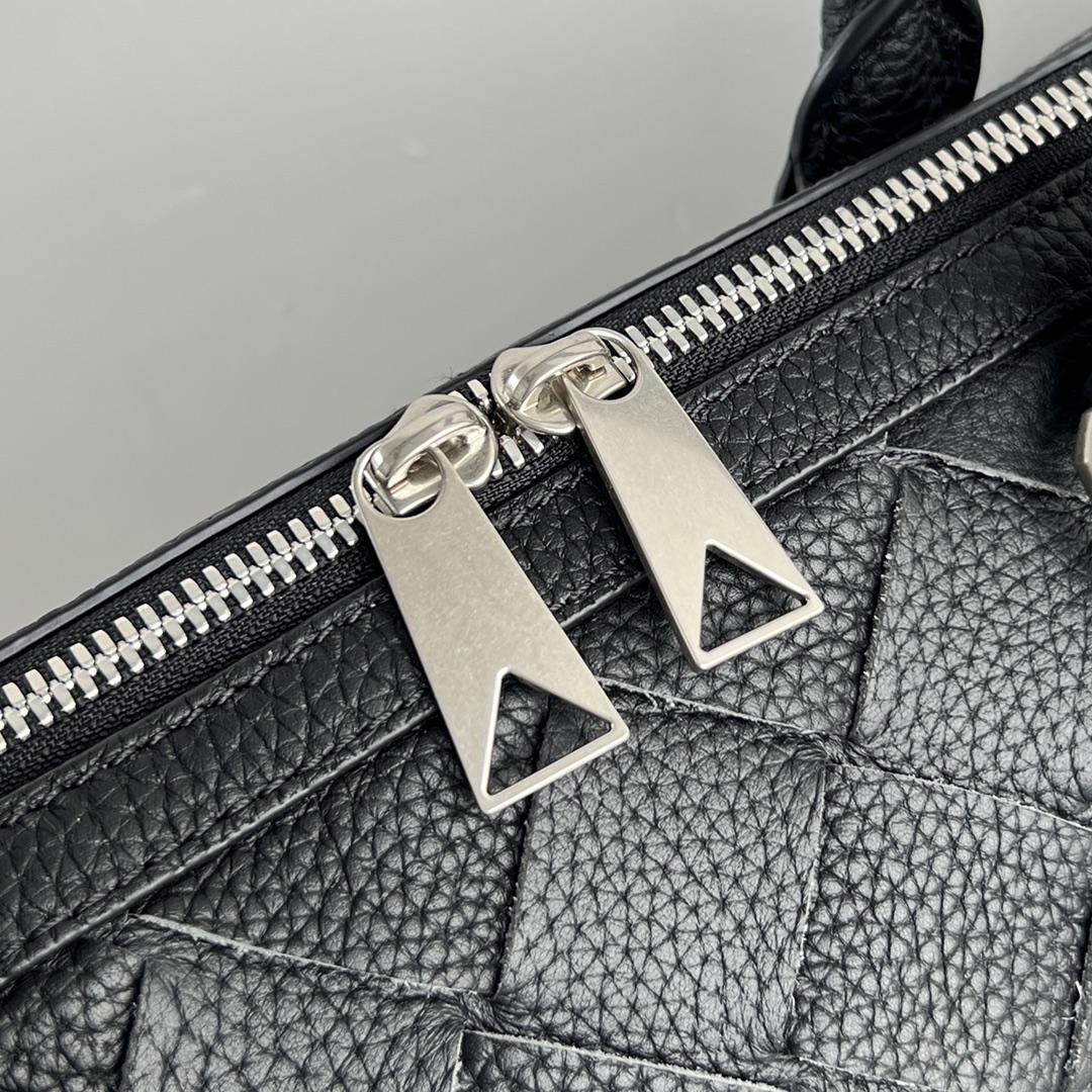 Bottega Veneta Men's Slim Intrecciato Briefcase in Black - DesignerGu