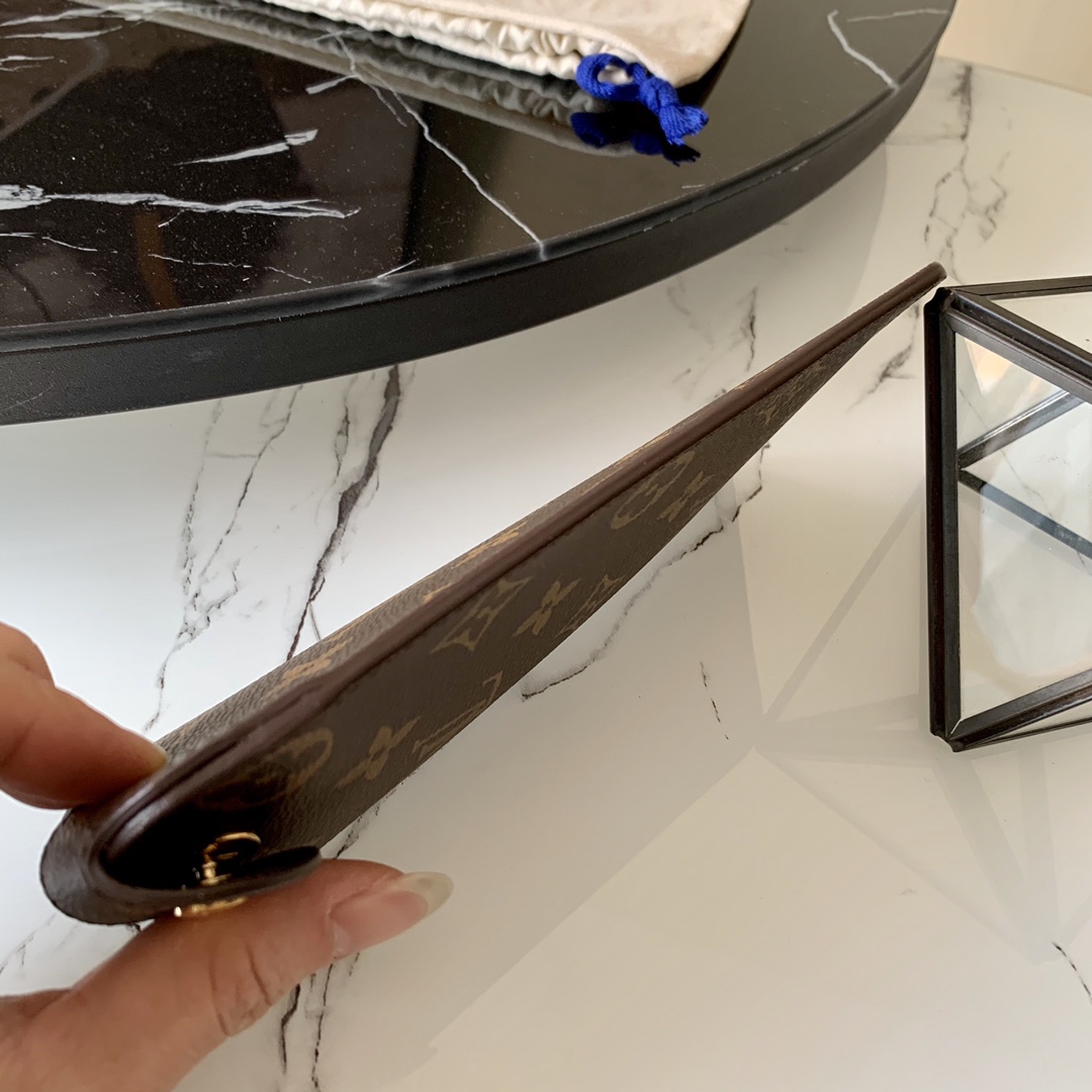 Louis Vuitton LV Etui MM Sunglasses Case    8.5-3-19cm   M00284  - DesignerGu