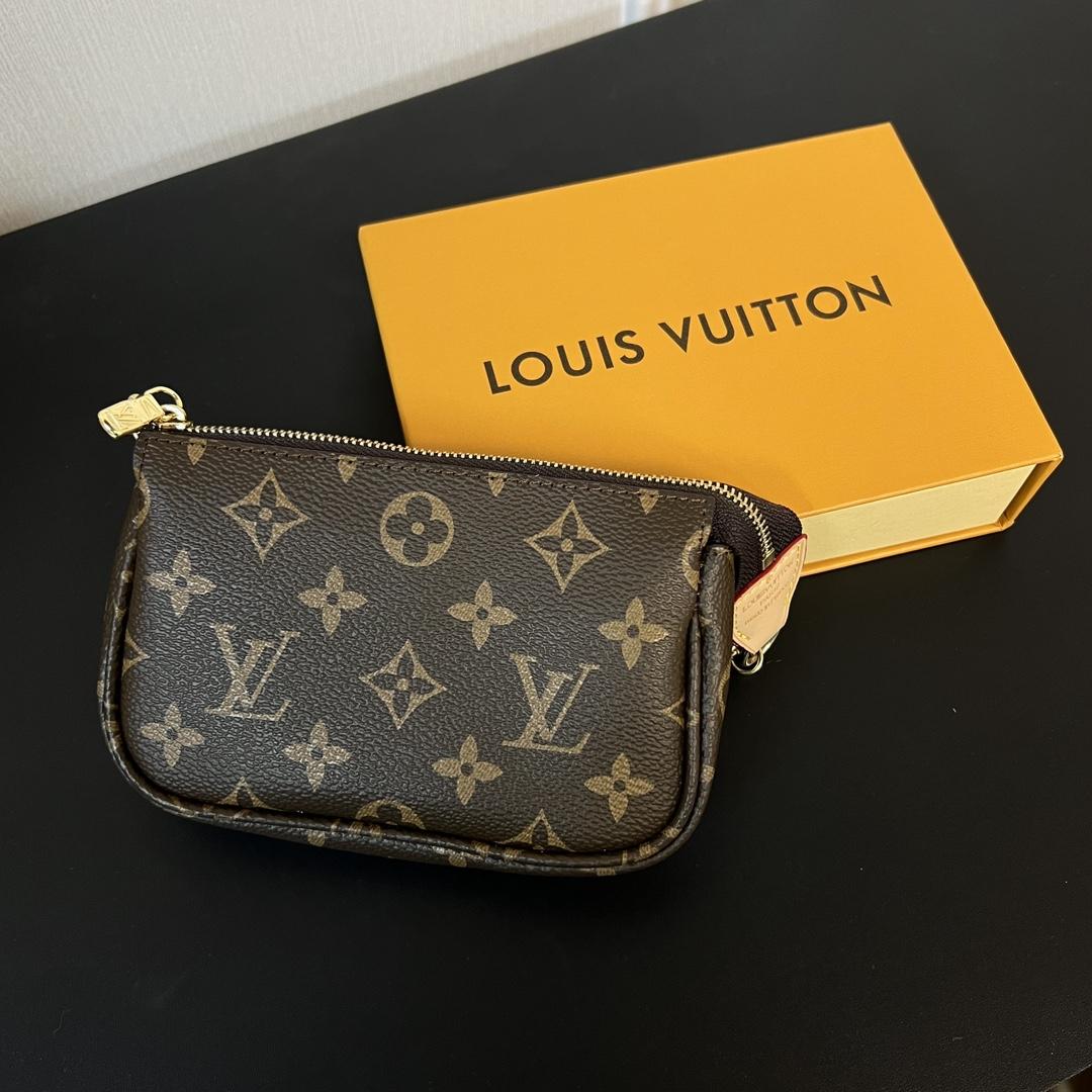 Louis Vuitton Mini Pochette Accessoires     - DesignerGu