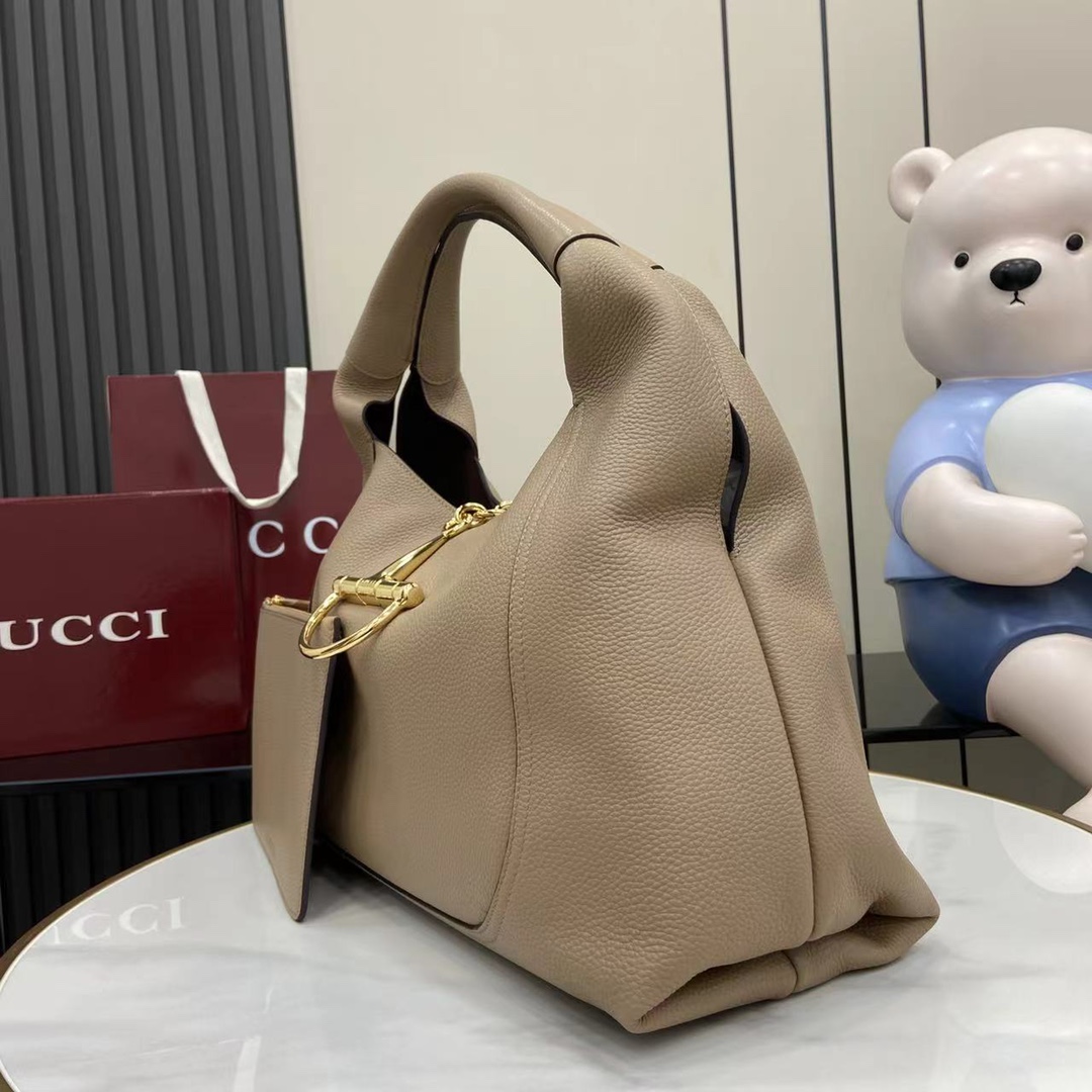 Gucci Softbit Maxi Shoulder Bag - 