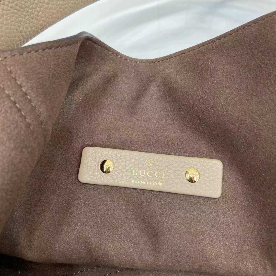 Gucci Softbit Maxi Shoulder Bag - 