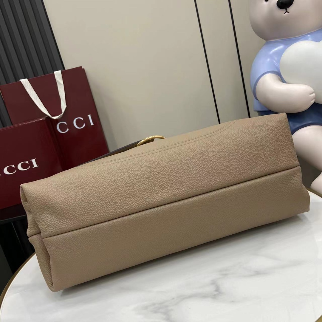 Gucci Softbit Maxi Shoulder Bag - 