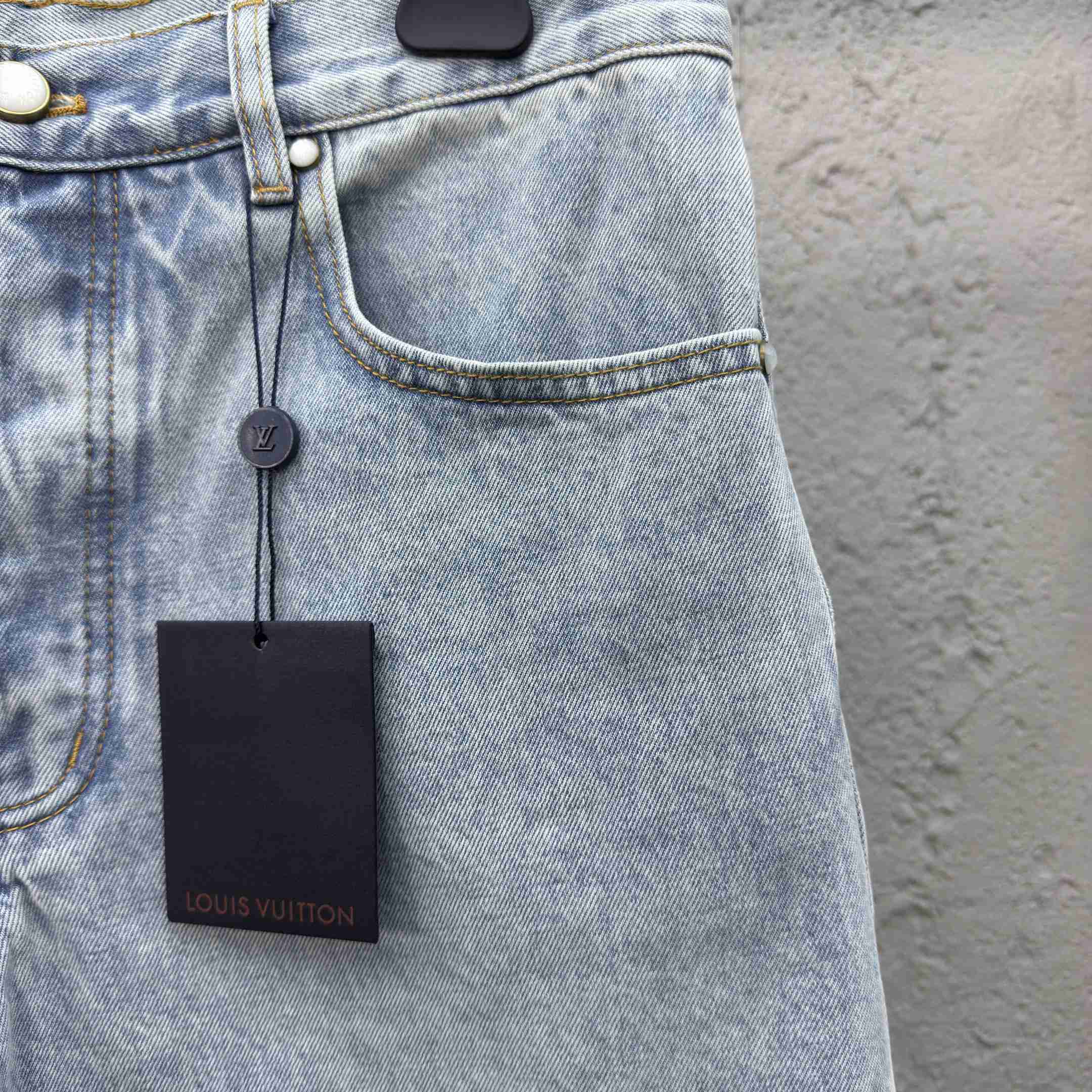 Louis Vuitton LV Denim Shorts   1AGTHU - DesignerGu