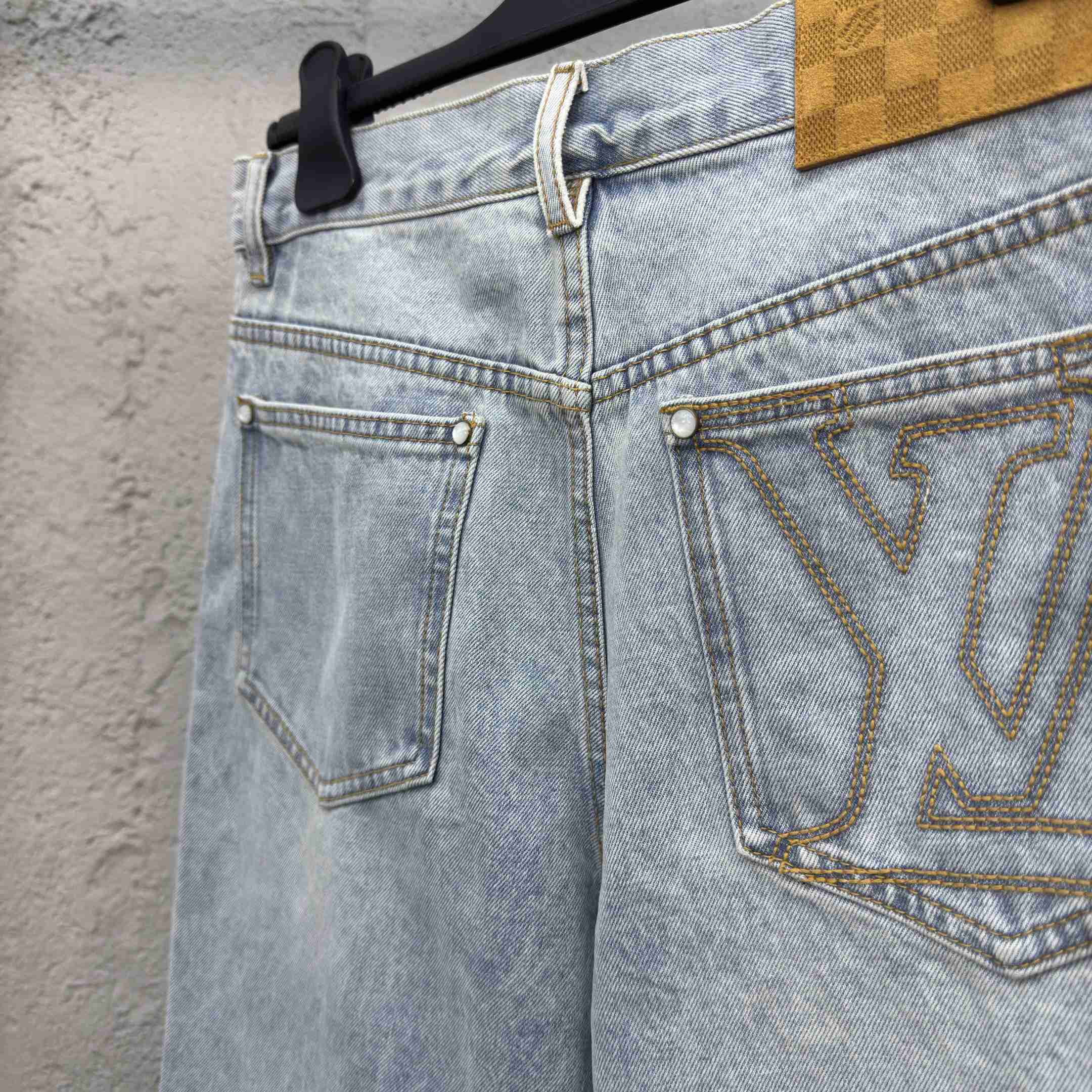 Louis Vuitton LV Denim Shorts   1AGTHU - DesignerGu