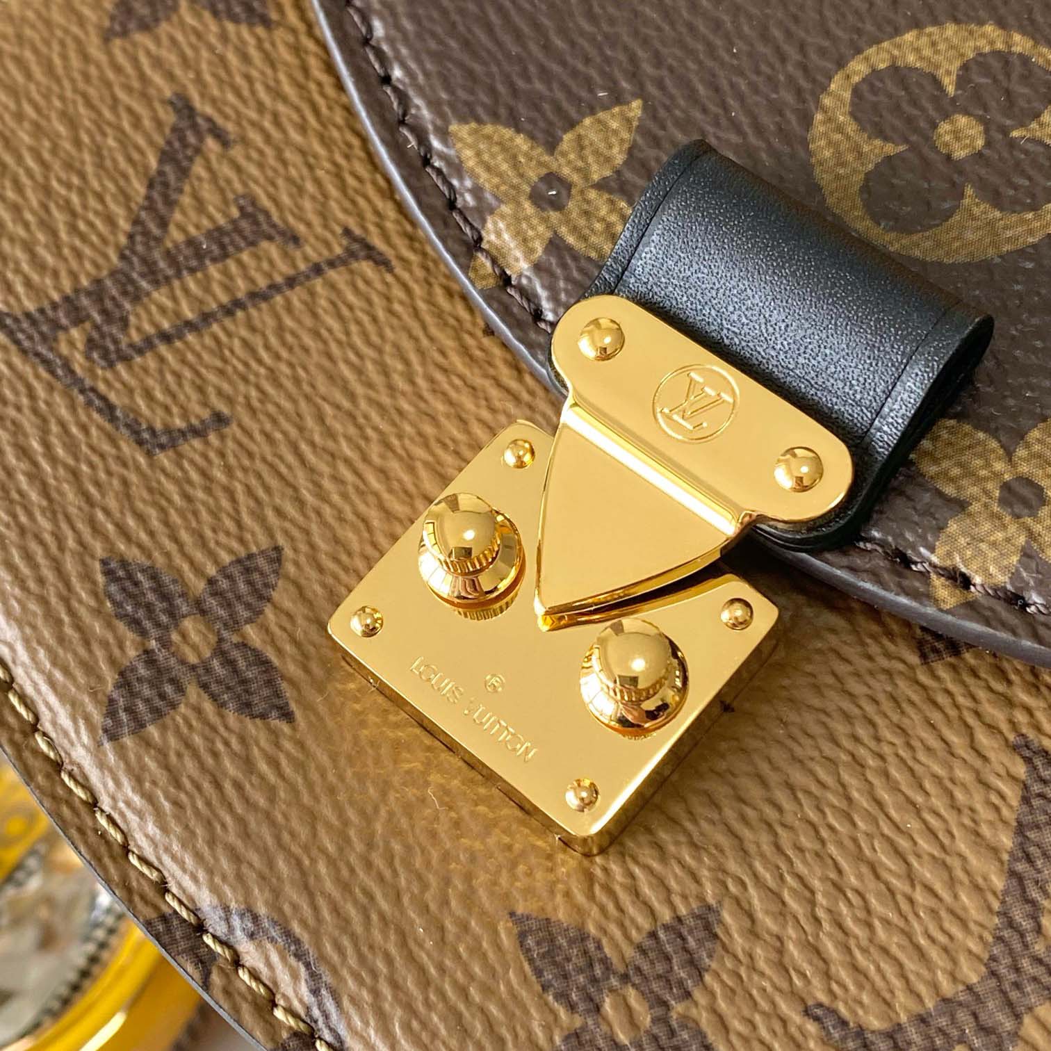 Louis Vuitton Tilsitt Handbag   M83473 - 