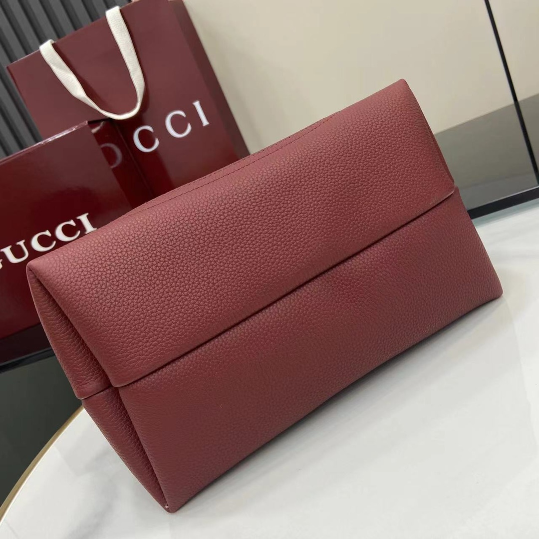 Gucci Softbit Medium Top Handle Bag - 