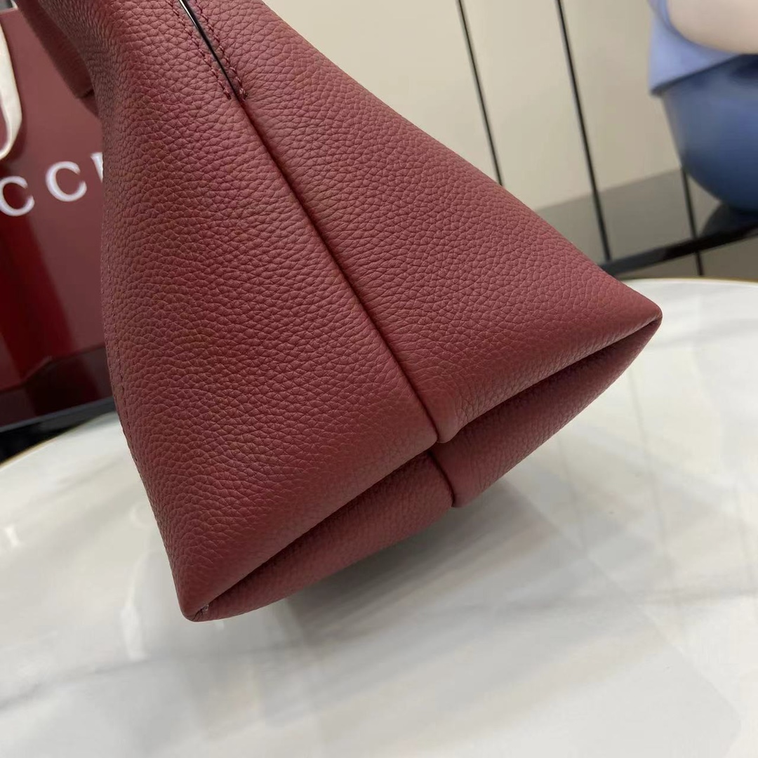 Gucci Softbit Medium Top Handle Bag - 
