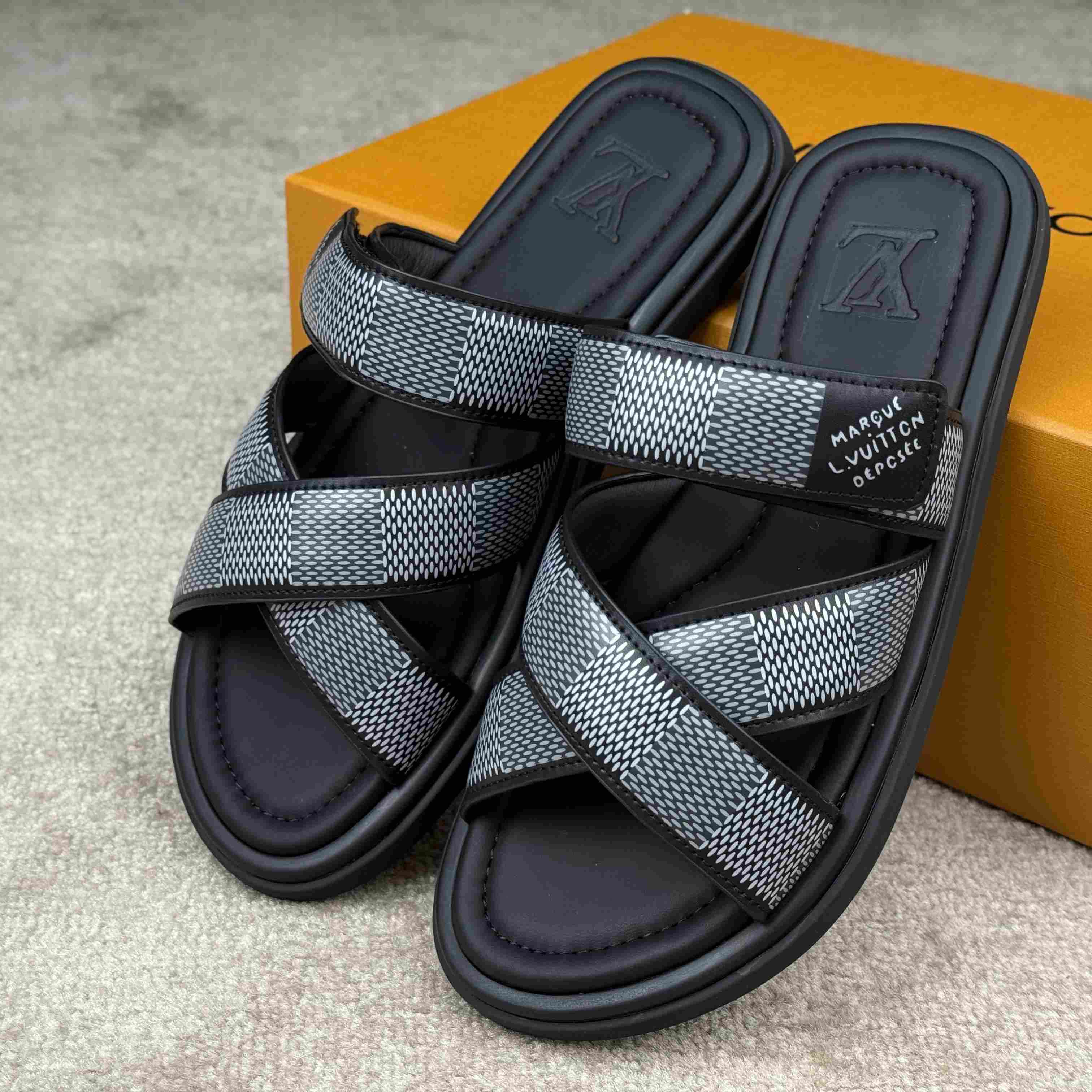 Louis Vuitton LV Venice Mule    1ACRIV - 