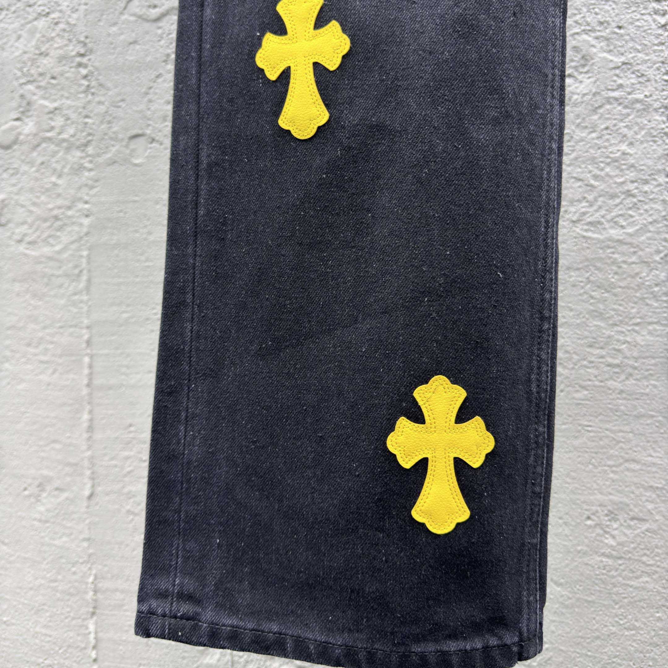 Chrome Hearts Jeans - DesignerGu