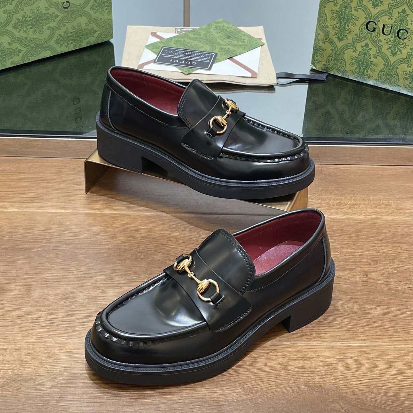 Gucci Women's loafer with Horsebit - DesignerGu