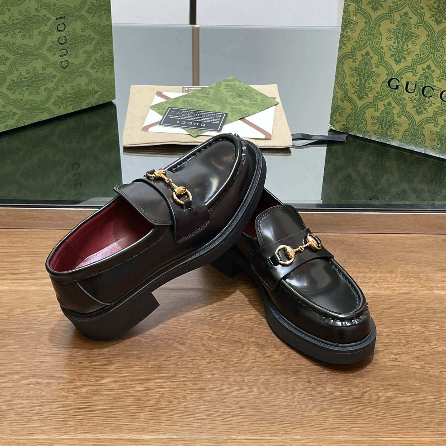 Gucci Women's loafer with Horsebit - DesignerGu