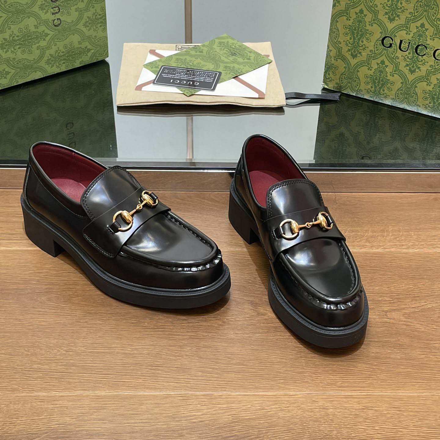 Gucci Women's loafer with Horsebit - DesignerGu