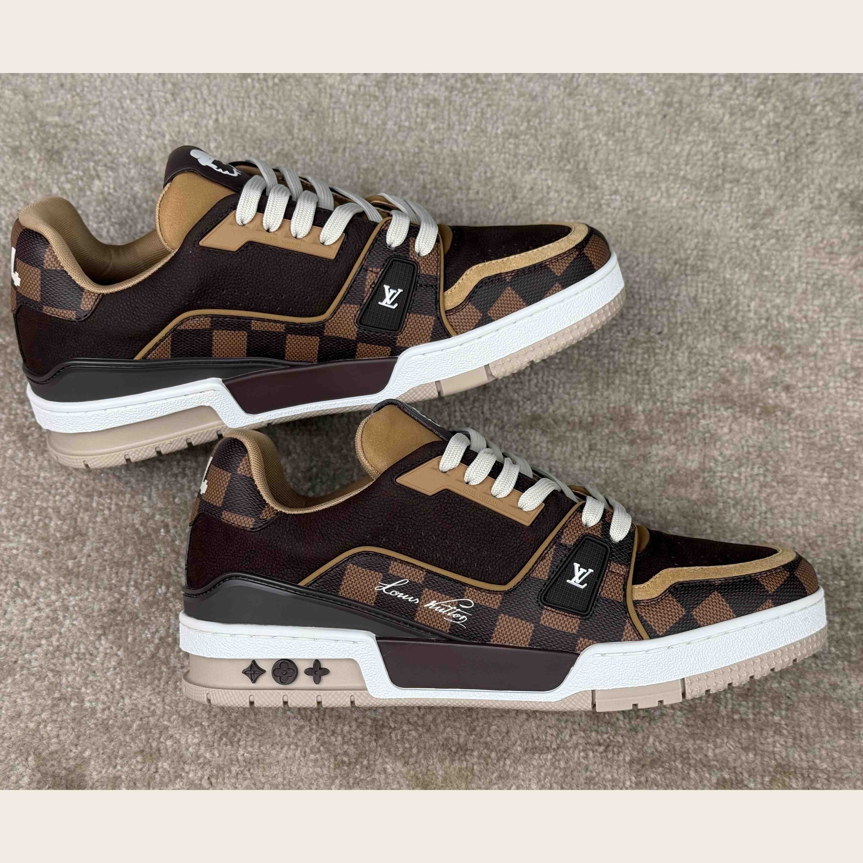 Louis Vuitton LV Trainer Sneaker   1AIN23 - DesignerGu