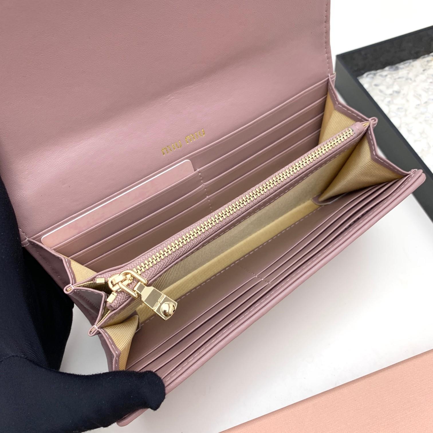Miu Miu Nappa Wallet (19*10*2.5cm) - DesignerGu