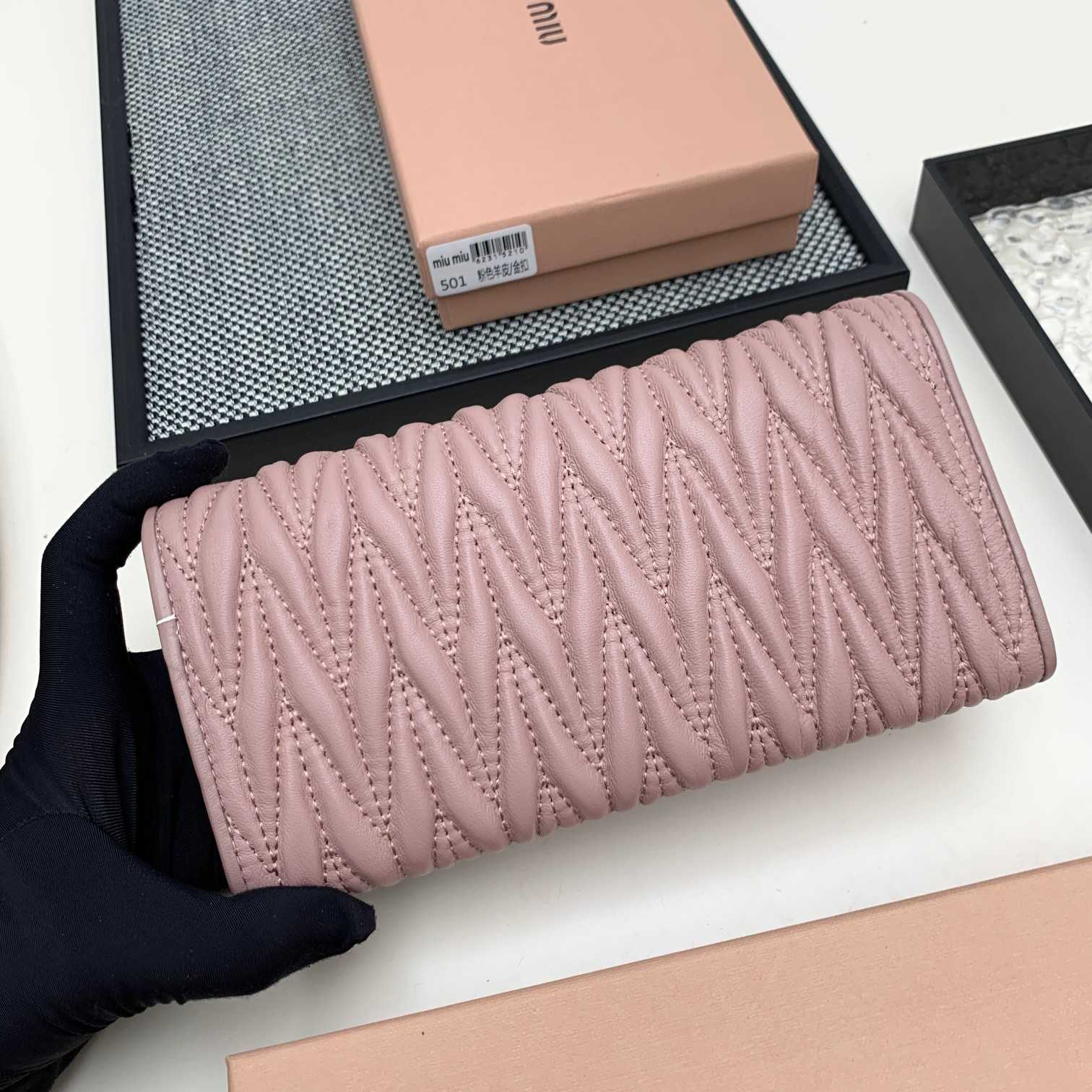 Miu Miu Nappa Wallet (19*10*2.5cm) - DesignerGu