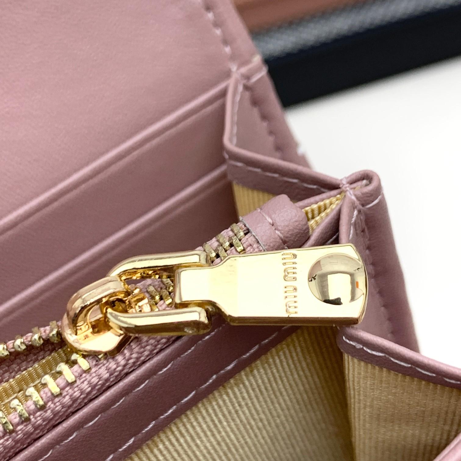 Miu Miu Nappa Wallet (19*10*2.5cm) - DesignerGu