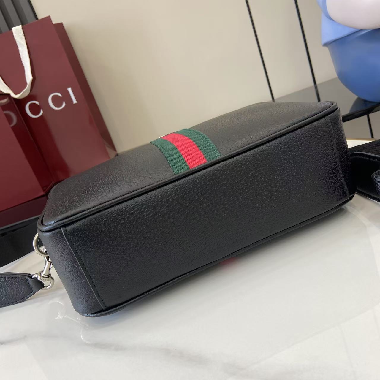 Gucci Ophidia Medium Crossbody Bag - DesignerGu