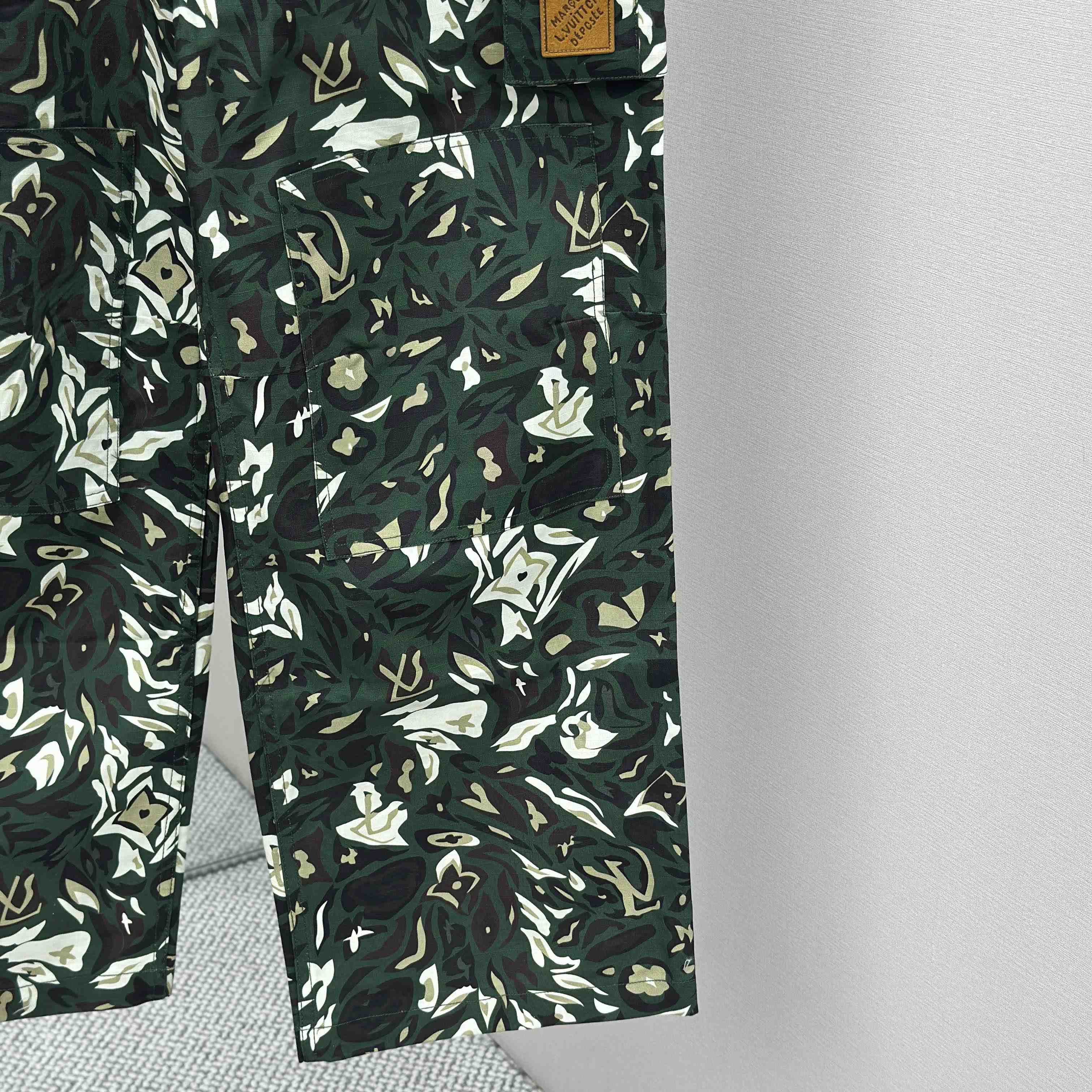 Louis Vuitton Multi Pocket Cargo Pants   1AIMEP - DesignerGu