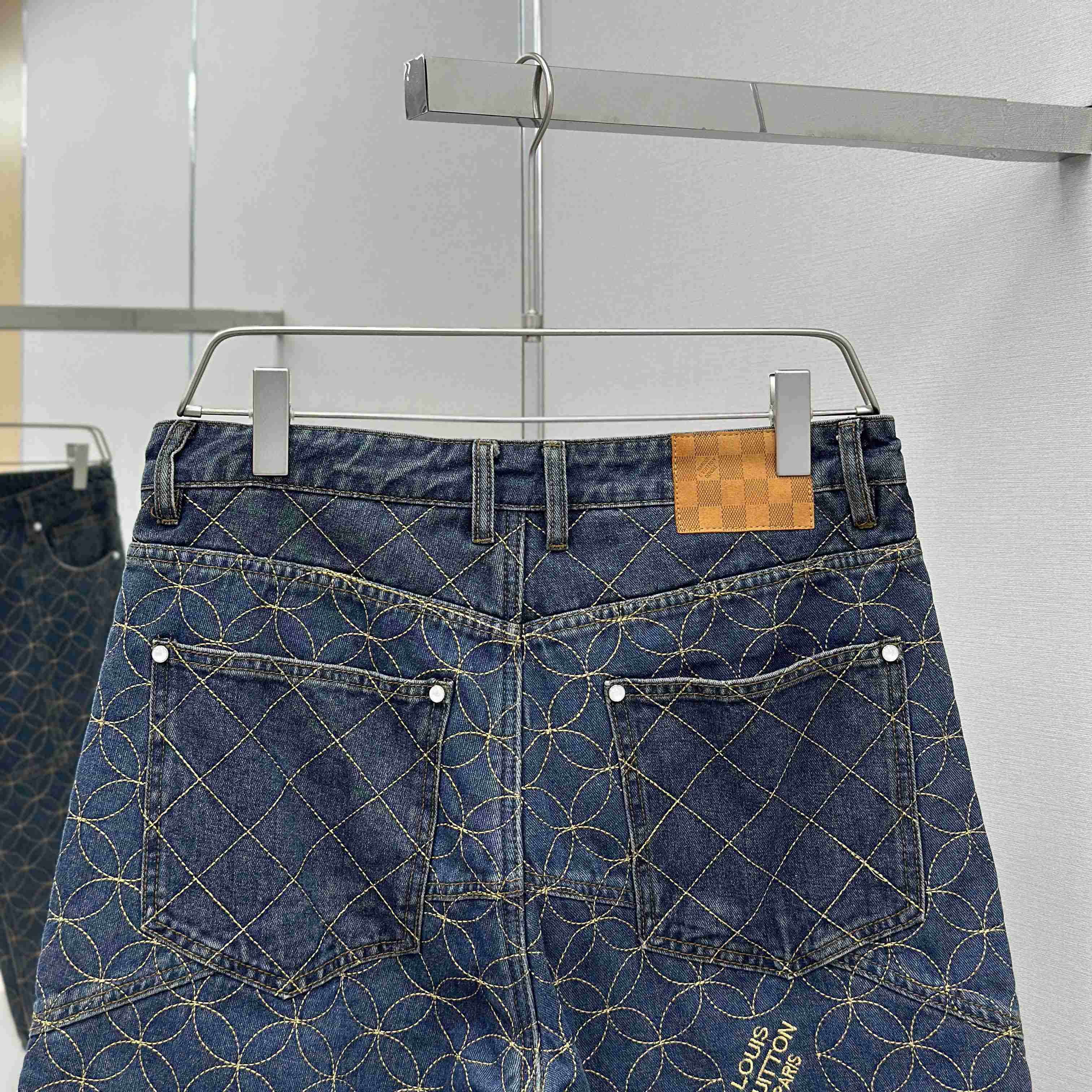 Louis Vuitton Embroidered Workwear Shorts   1AILVC - DesignerGu