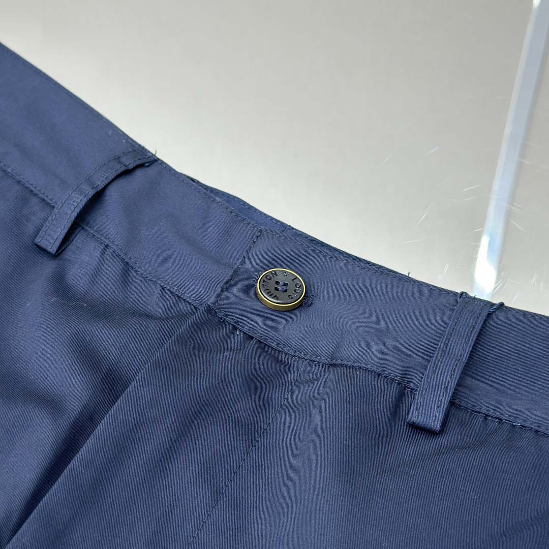 Louis Vuitton Monogram Pocket Cargo Shorts   1AHVTL - DesignerGu