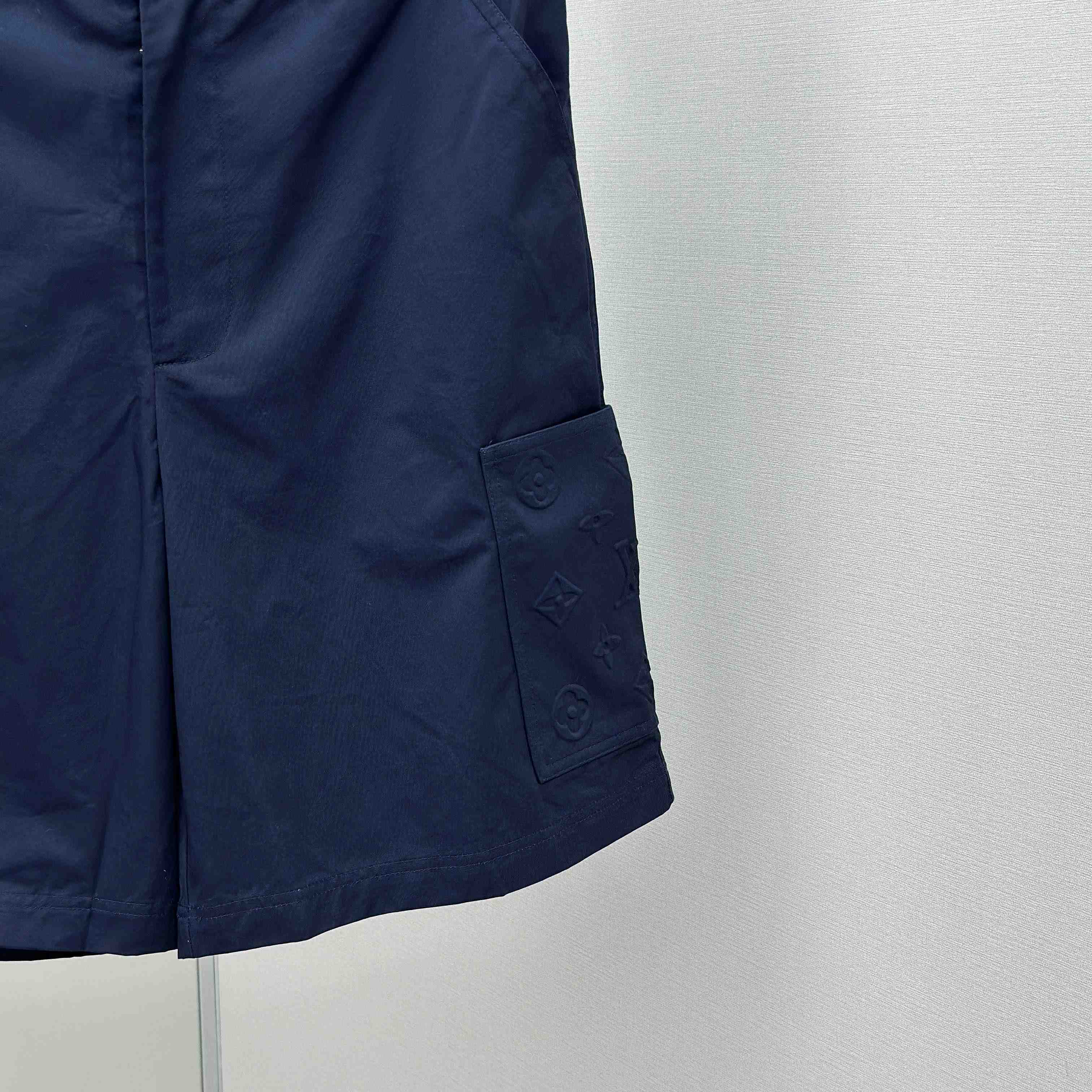 Louis Vuitton Monogram Pocket Cargo Shorts   1AHVTL - DesignerGu