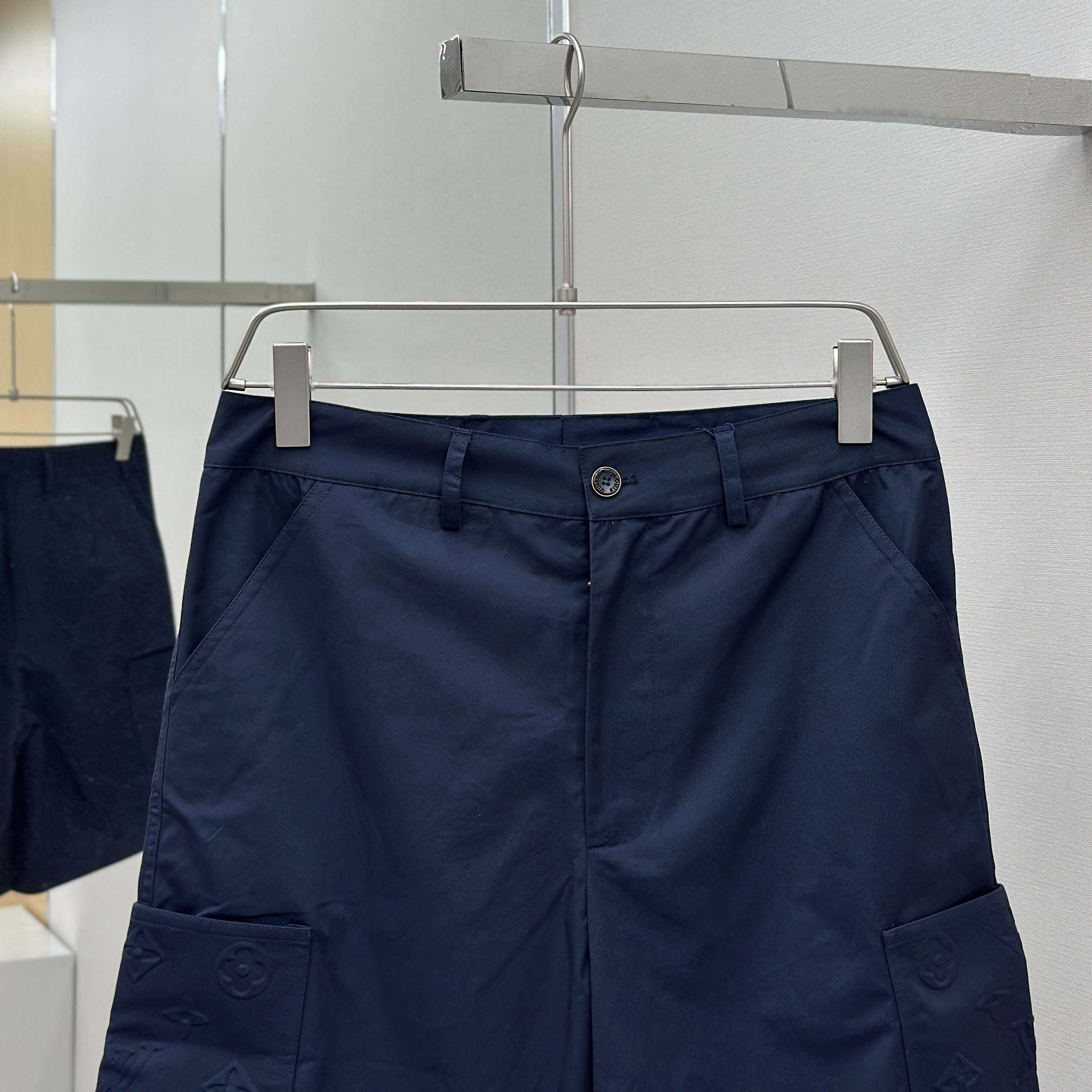 Louis Vuitton Monogram Pocket Cargo Shorts   1AHVTL - DesignerGu