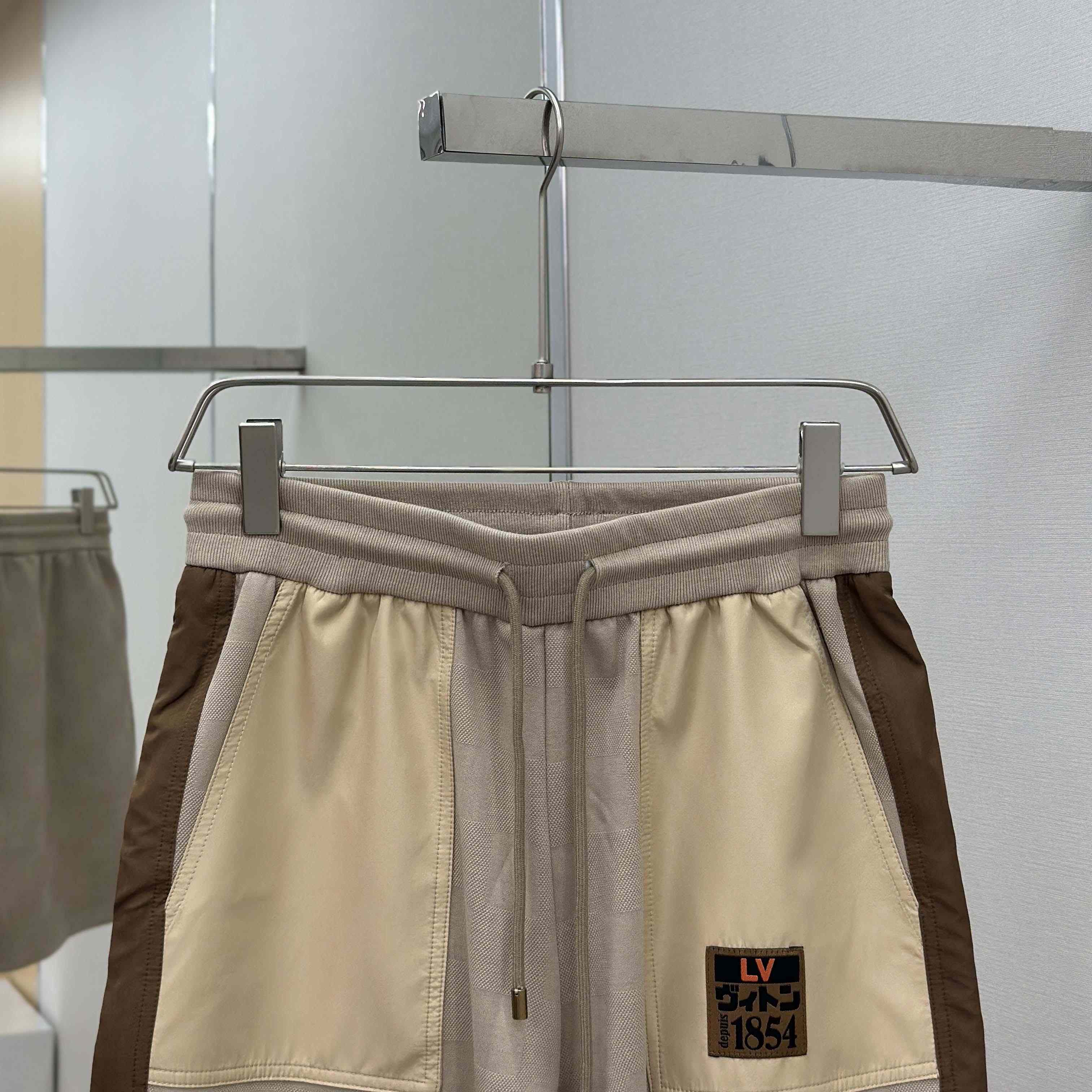 Louis Vuitton Damier Hybrid Workwear Shorts  1AIML3 - DesignerGu