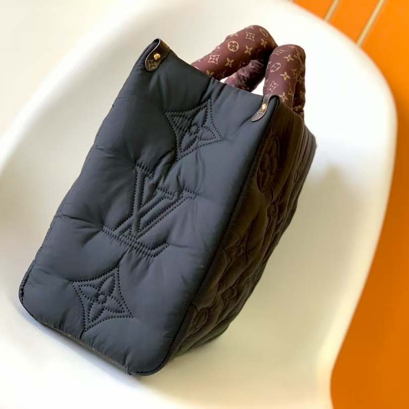 Louis Vuitton Monogram Giant Pillow OnTheGo MM   （41 x 34 x 19cm） - DesignerGu