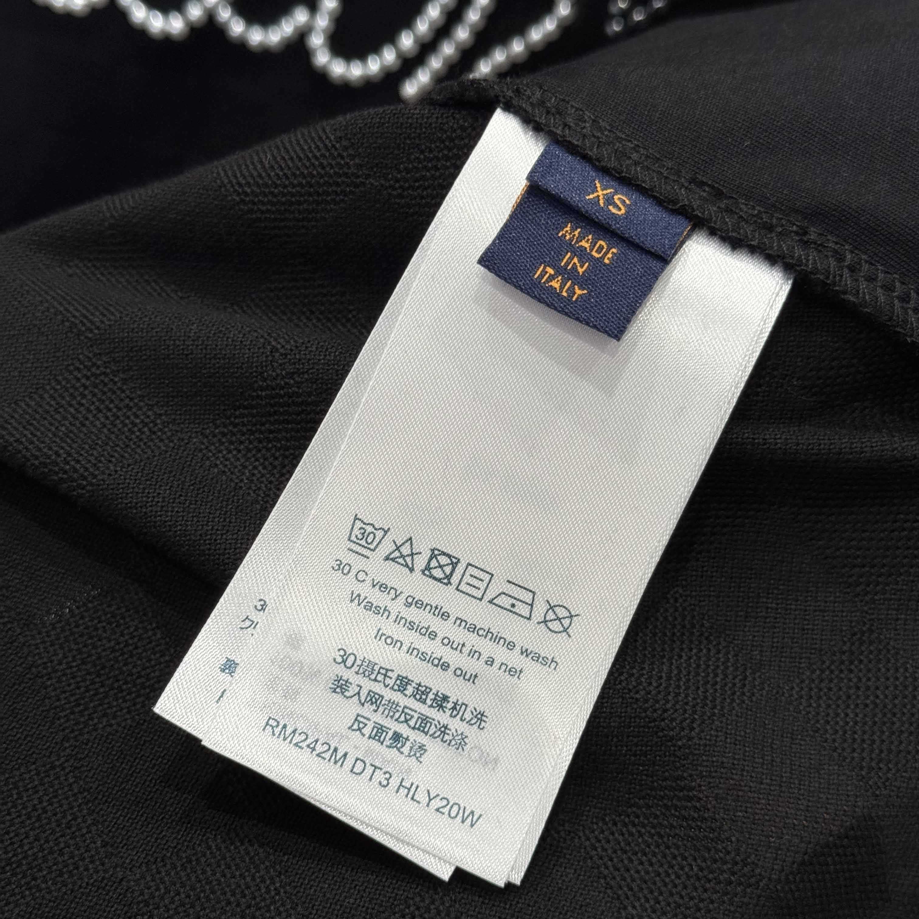 Louis Vuitton Signature Embellished T-Shirt   1AIMLZ - DesignerGu