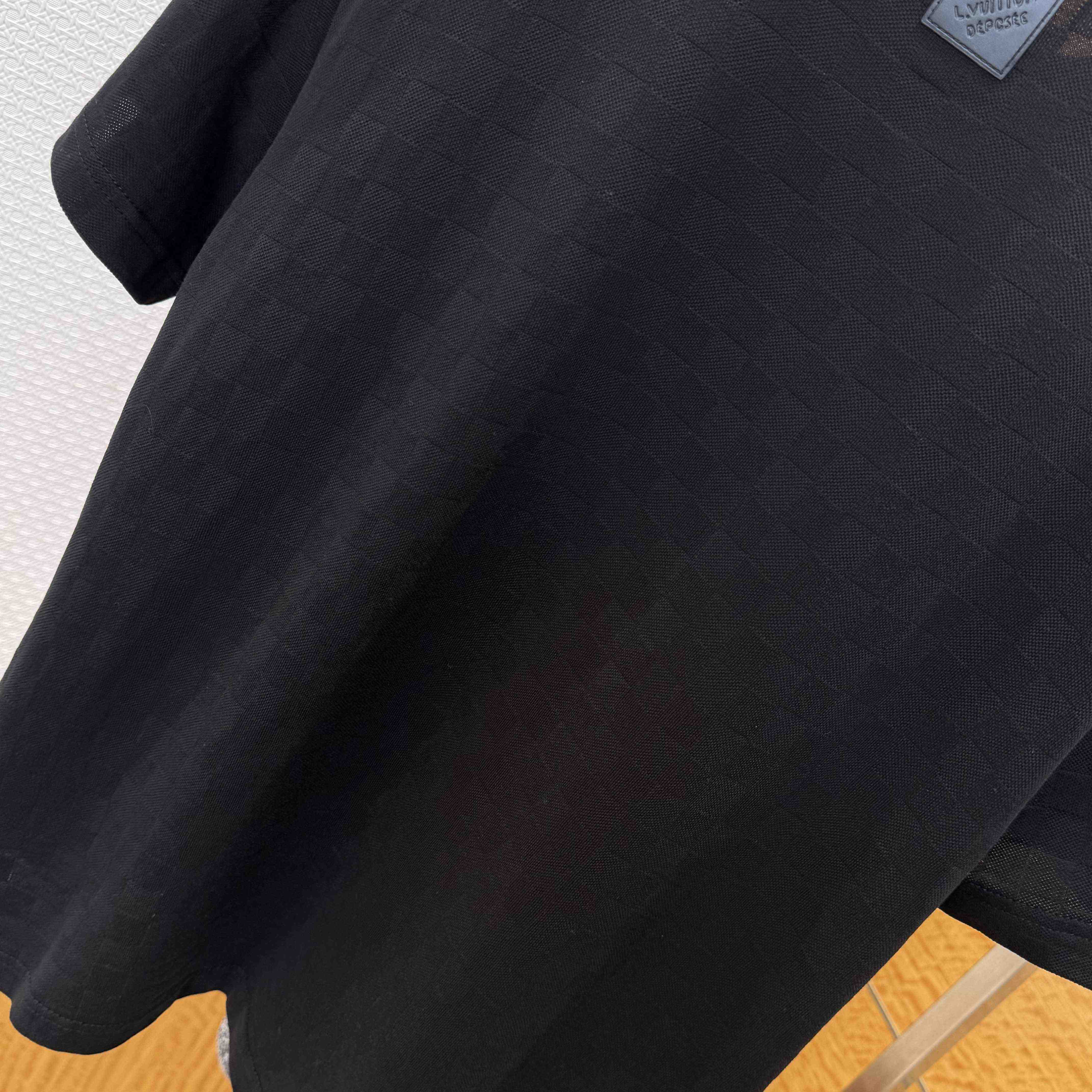 Louis Vuitton Signature Embellished T-Shirt   1AIMLZ - DesignerGu