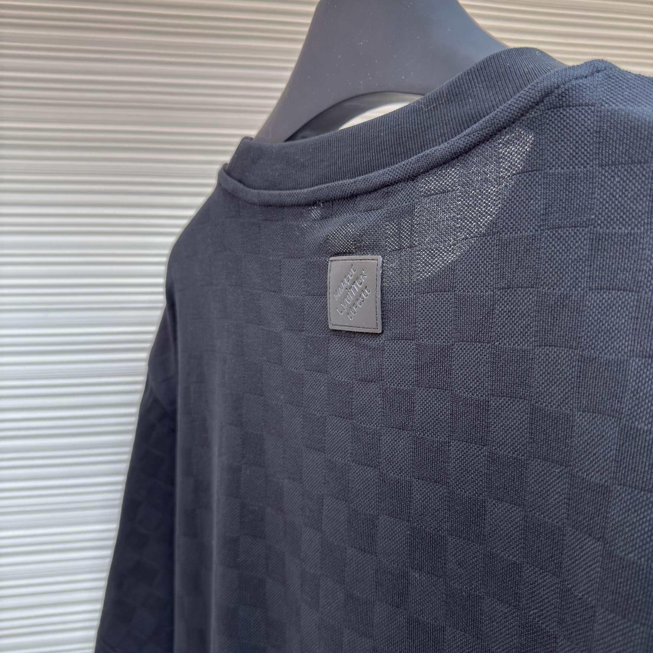 Louis Vuitton Signature Embellished T-Shirt   1AIMLZ - DesignerGu