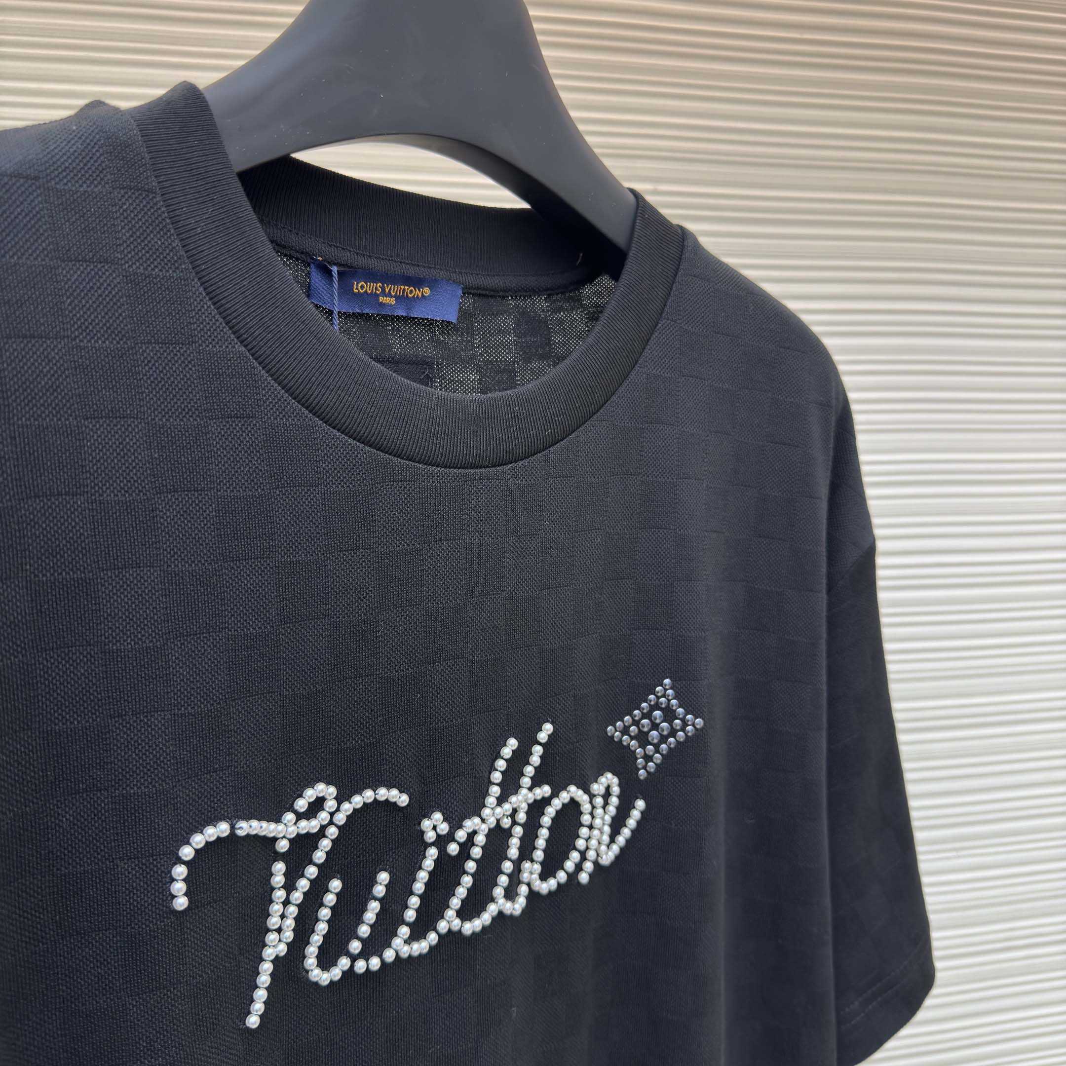 Louis Vuitton Signature Embellished T-Shirt   1AIMLZ - DesignerGu
