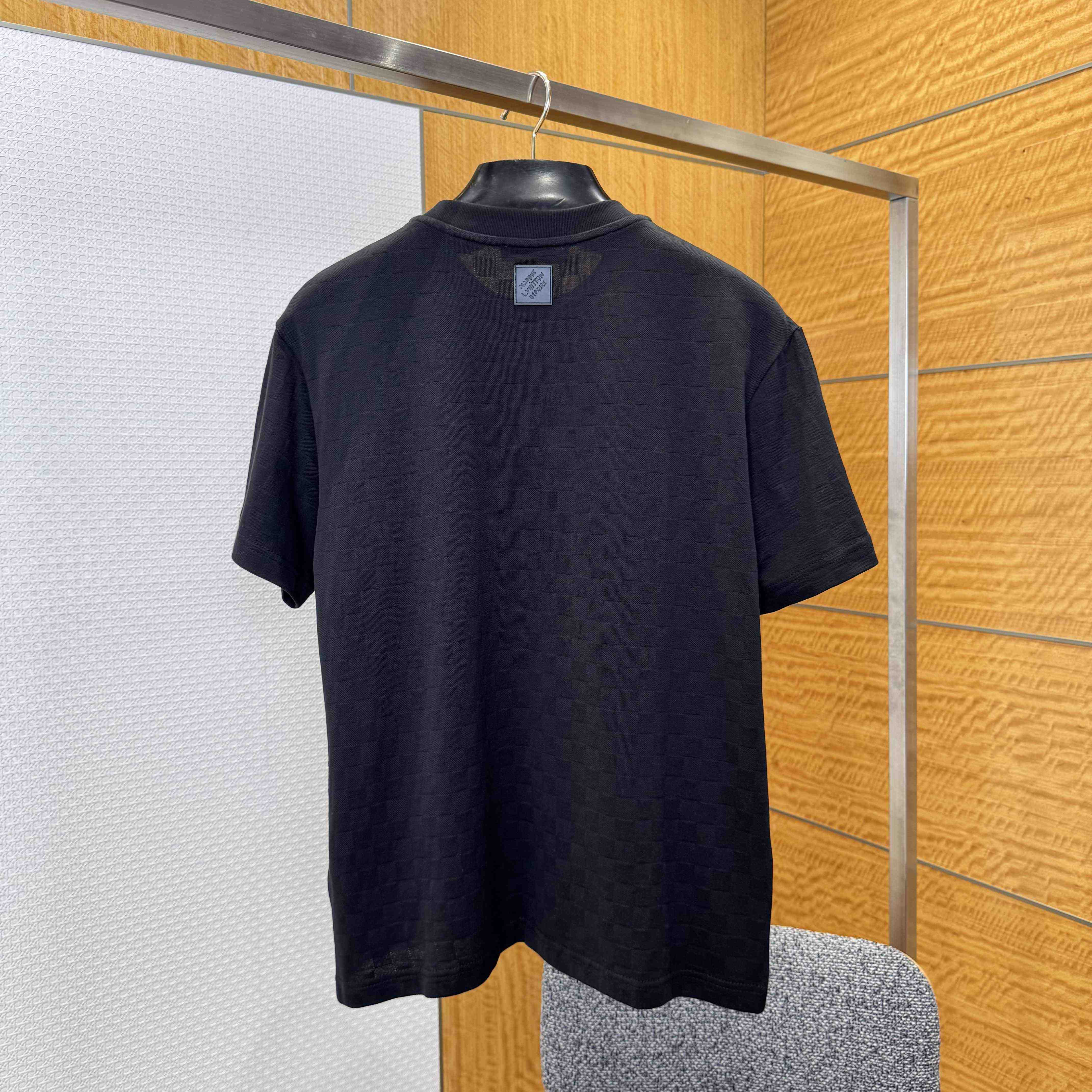 Louis Vuitton Signature Embellished T-Shirt   1AIMLZ - DesignerGu