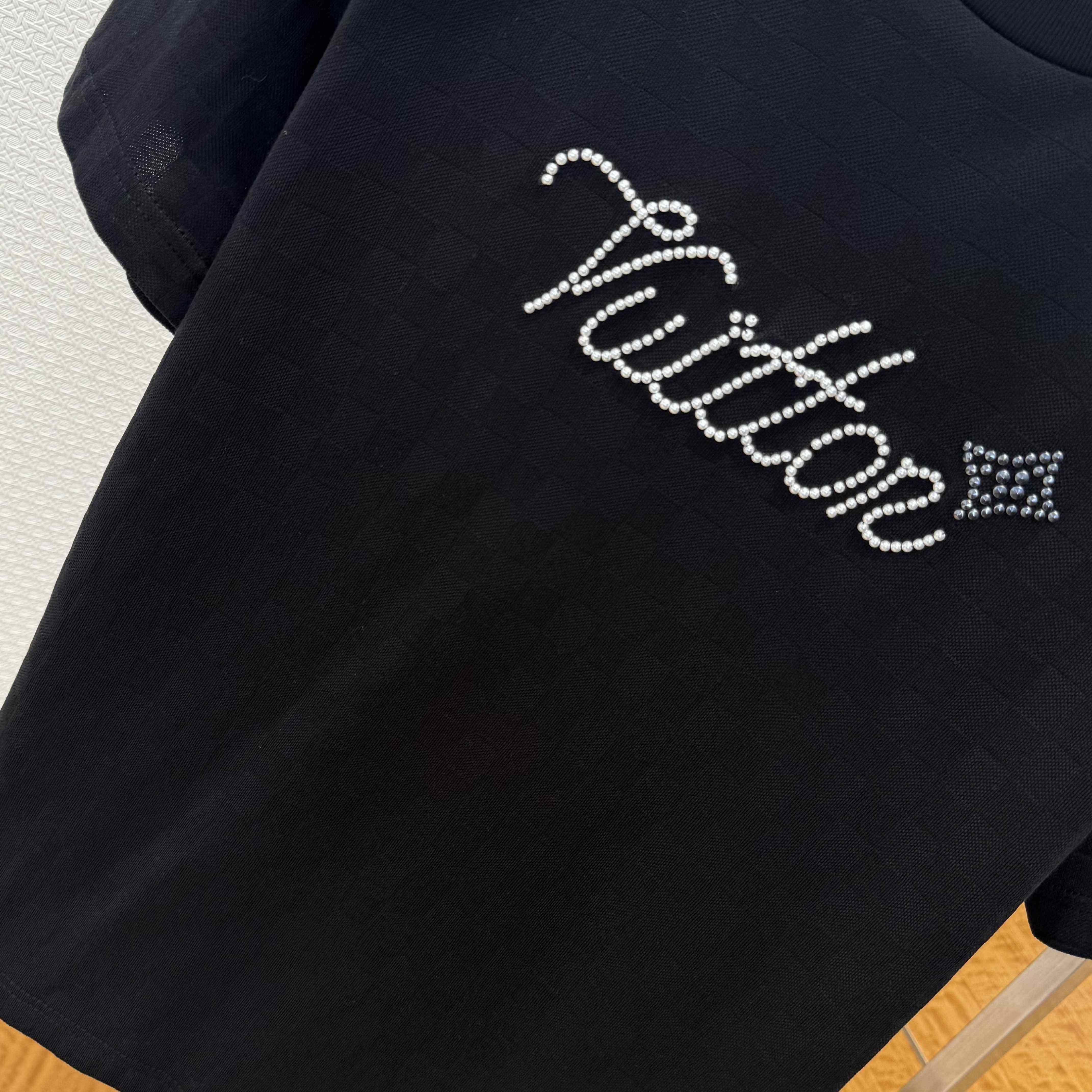 Louis Vuitton Signature Embellished T-Shirt   1AIMLZ - DesignerGu