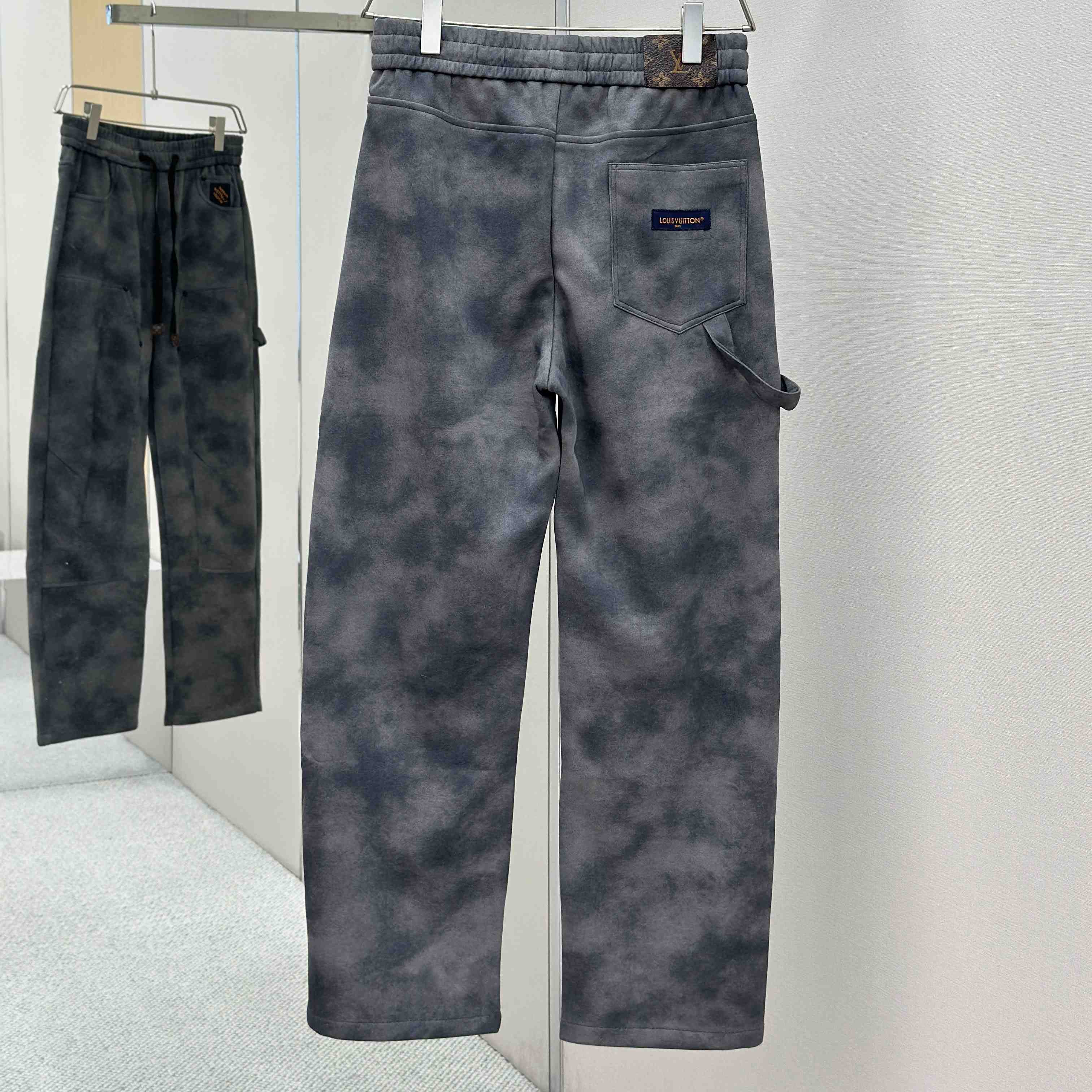 Louis Vuitton Cotton Pants - DesignerGu