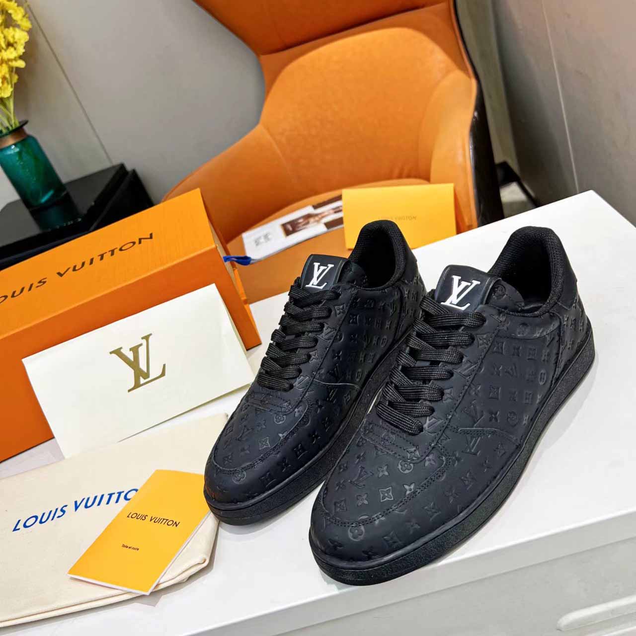 Louis Vuitton Rivoli Sneaker   1AARHT - DesignerGu