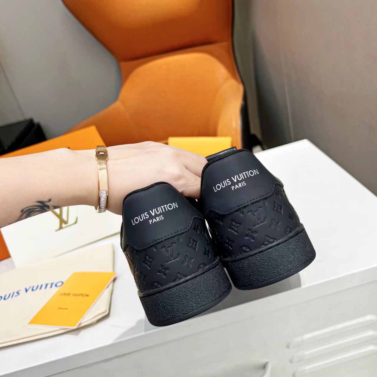 Louis Vuitton Rivoli Sneaker   1AARHT - DesignerGu