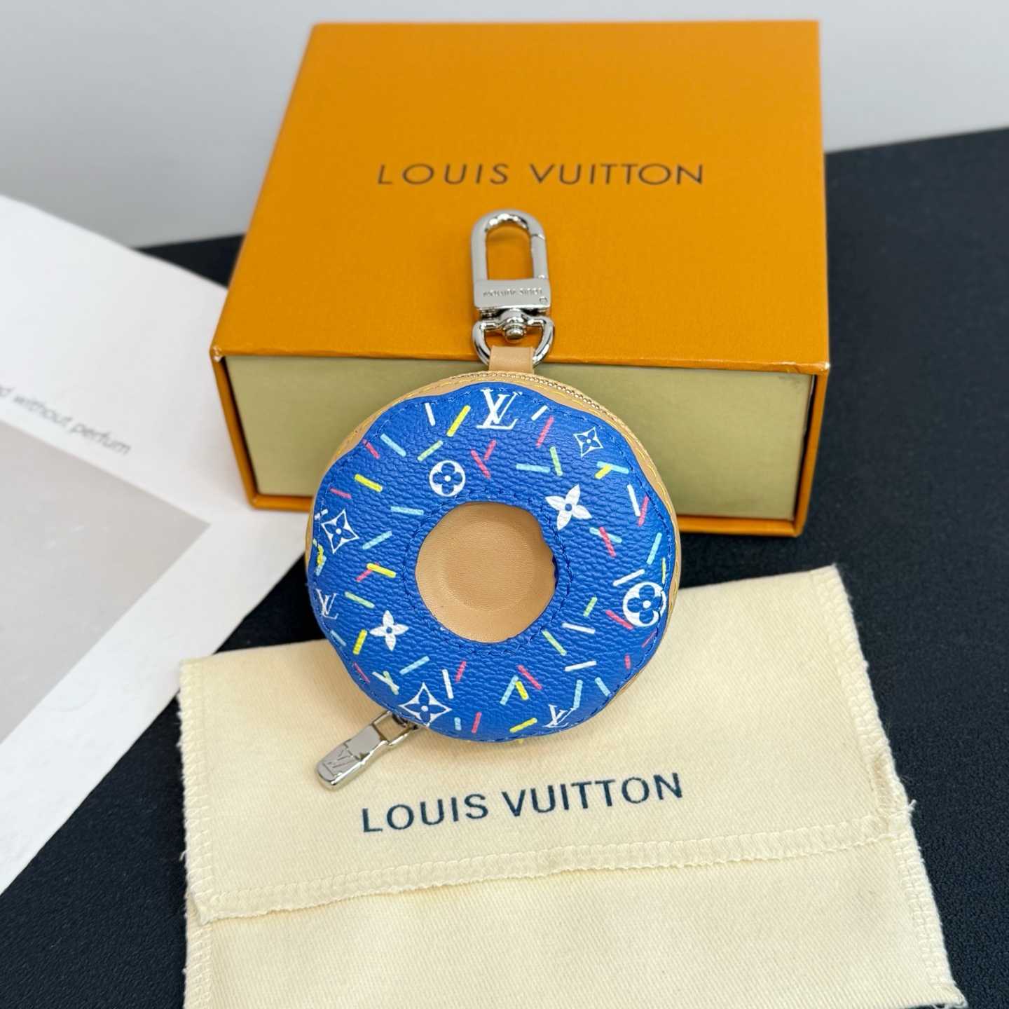 Louis Vuitton LV Donut Bag Charm    Louis Vuitton LV Donut Bag Charm    - DesignerGu