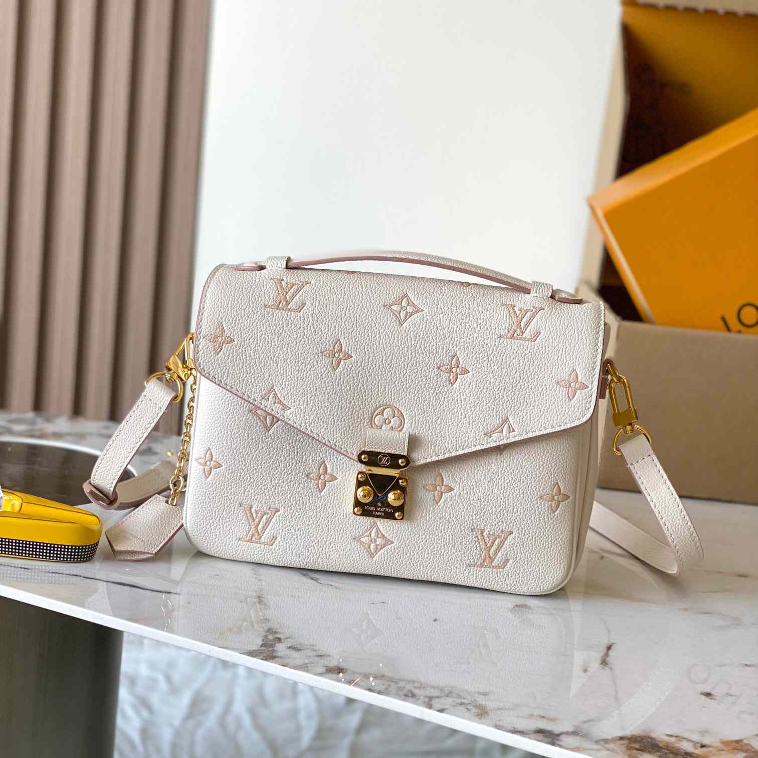 Louis Vuitton Pochette Métis   M14977 - DesignerGu