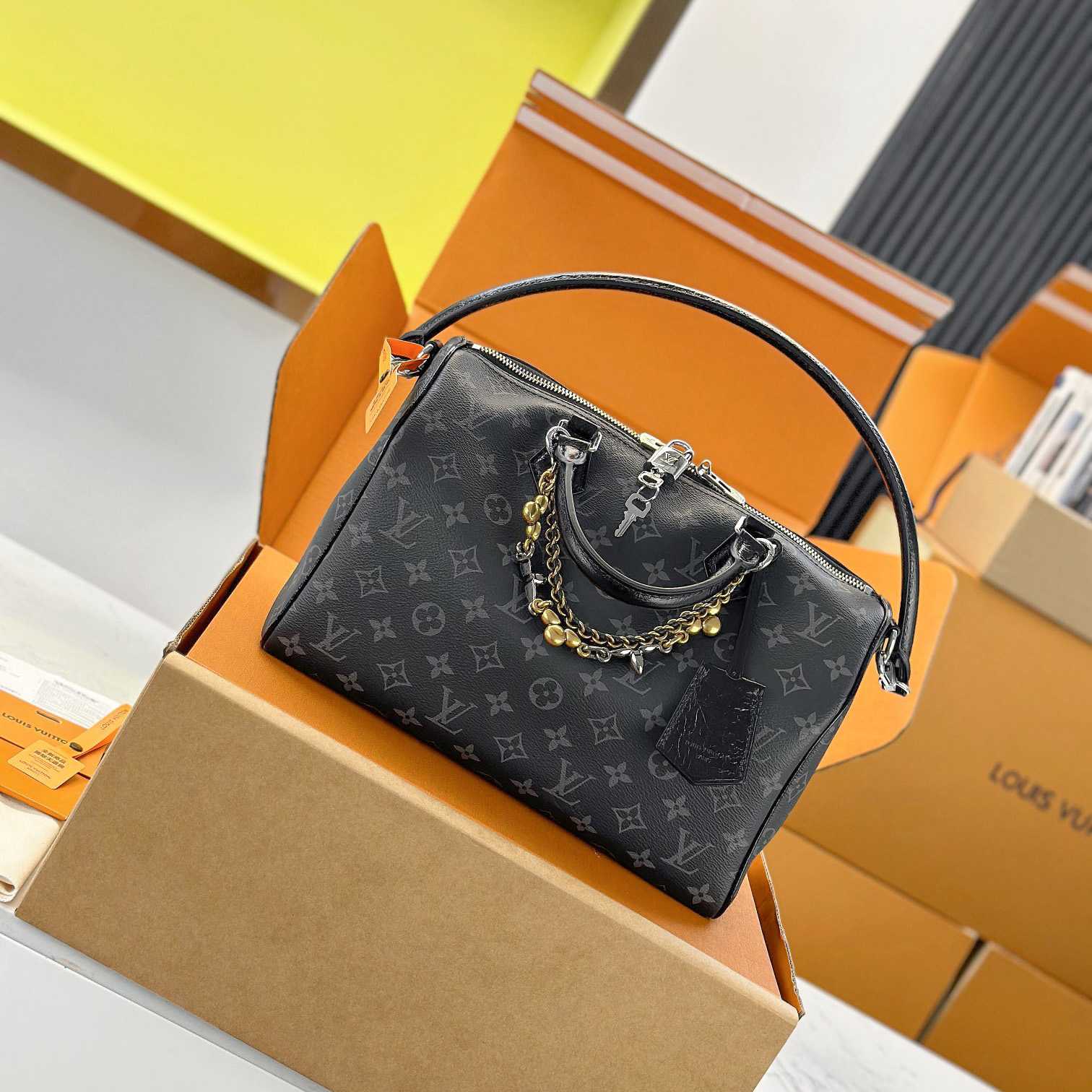 Louis Vuitton Speedy Soft 30   M15102 Louis Vuitton Speedy Soft 30   M15102 - DesignerGu
