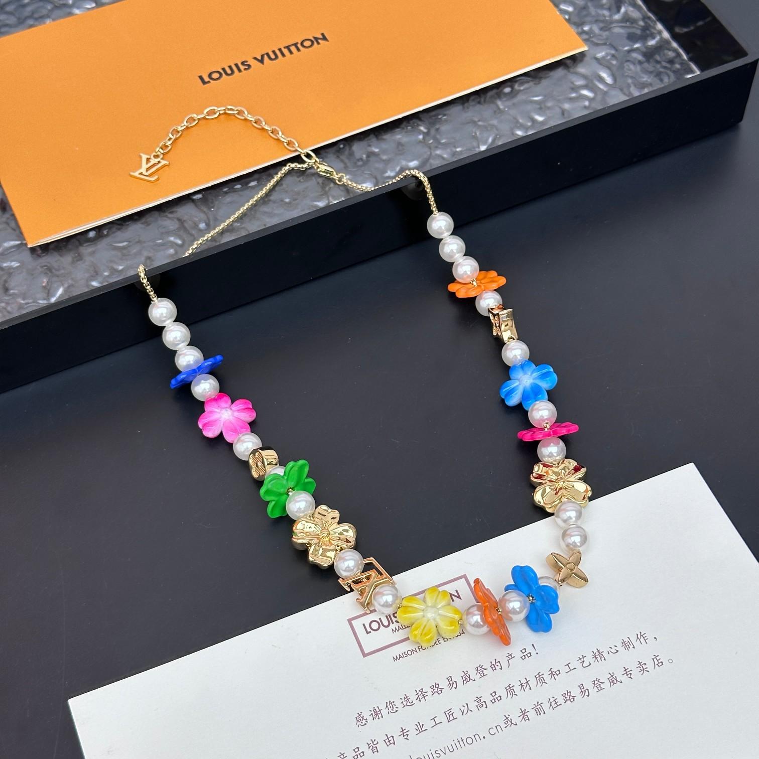 Louis Vuitton LV Surfin' Flower Necklace  - DesignerGu