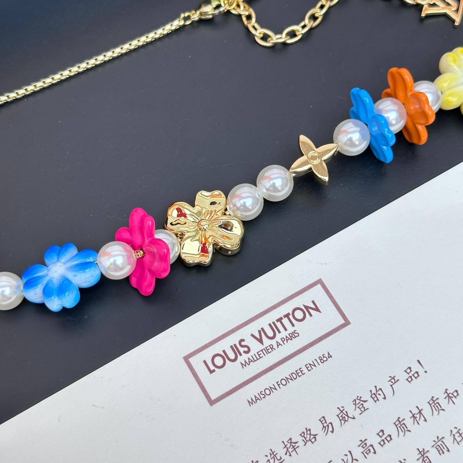 Louis Vuitton LV Surfin' Flower Necklace  - DesignerGu