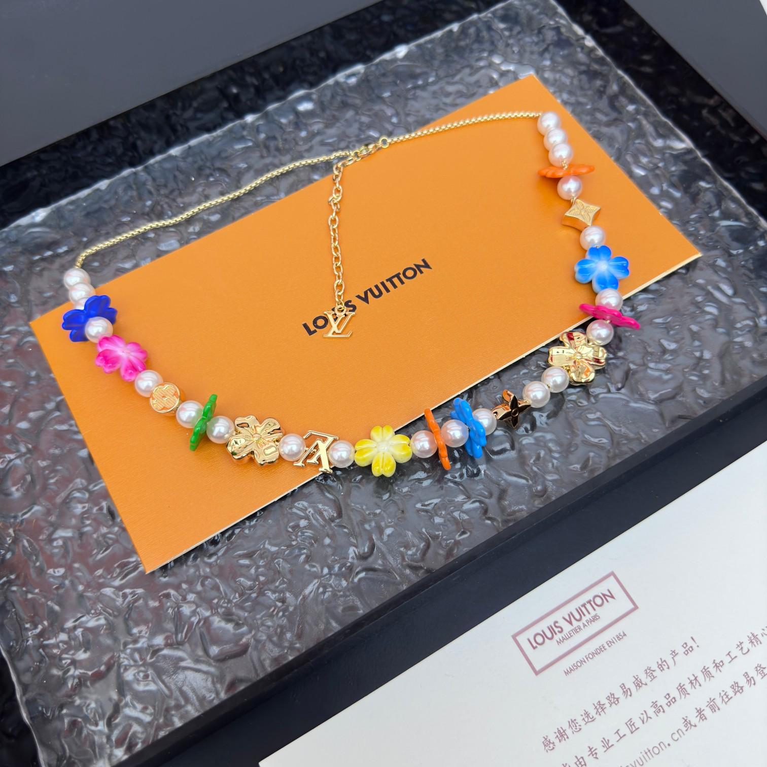 Louis Vuitton LV Surfin' Flower Necklace  - DesignerGu