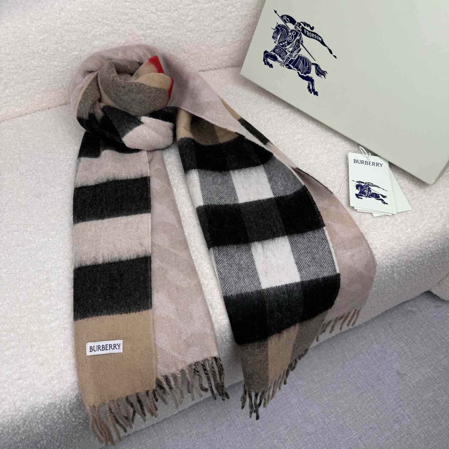 Burberry Reversible Check And Monogram Cashmere Scarf  - DesignerGu