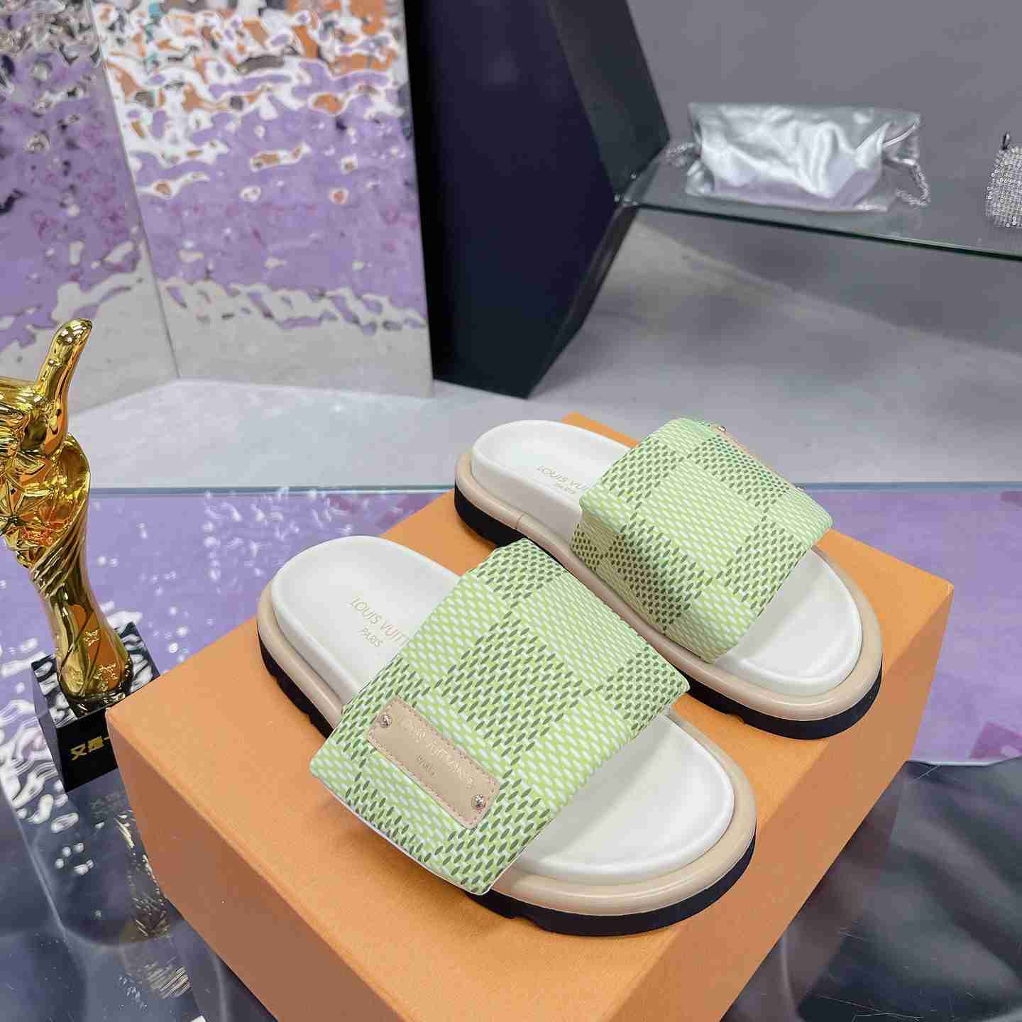Louis Vuitton Pool Pillow Flat Comfort Mule Louis Vuitton Pool Pillow Flat Comfort Mule - DesignerGu