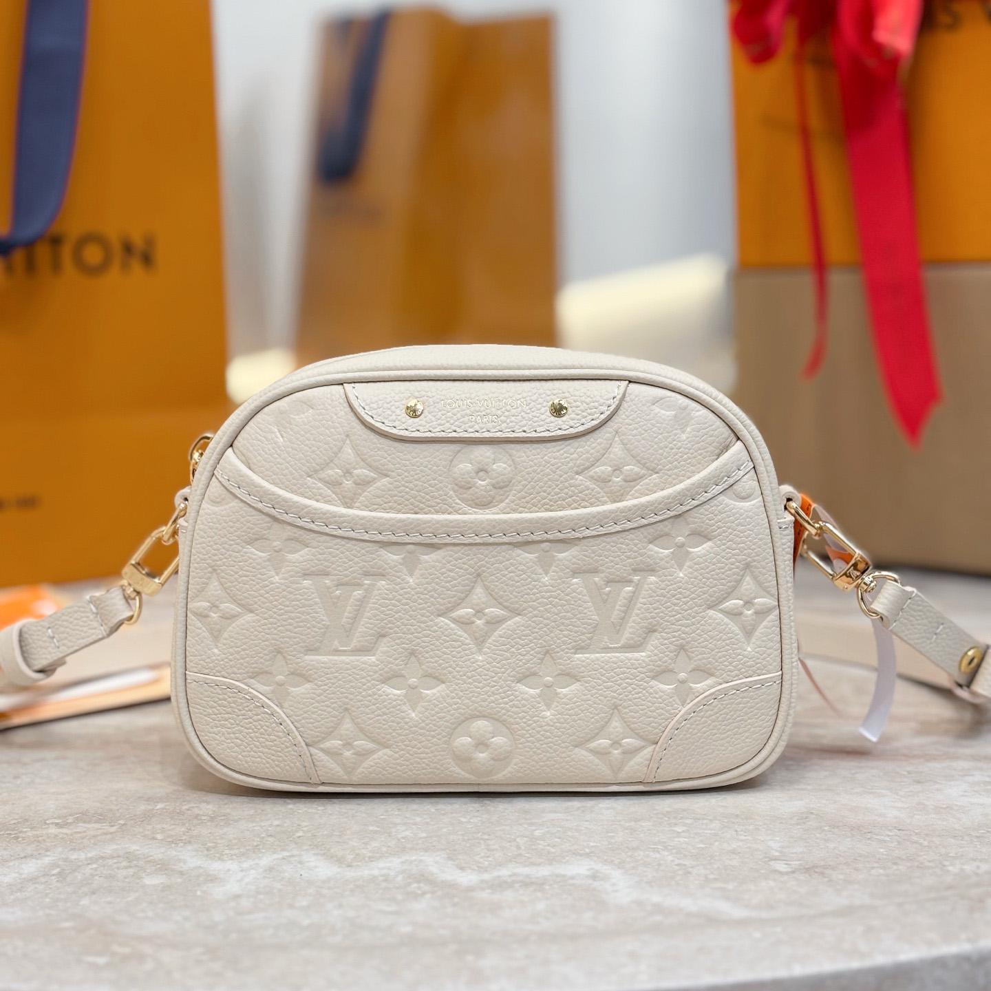 Louis Vuitton Tiny Camera Bag   M26509 Louis Vuitton Tiny Camera Bag   M26509 - DesignerGu