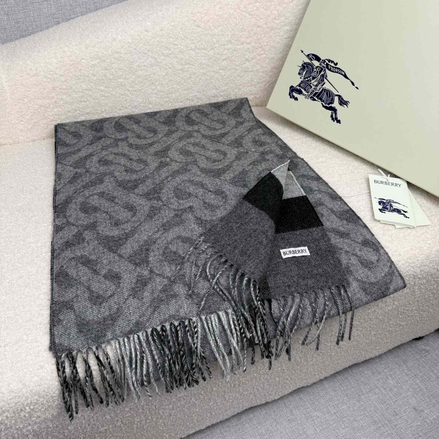 Burberry Reversible Check And Monogram Cashmere Scarf  - DesignerGu