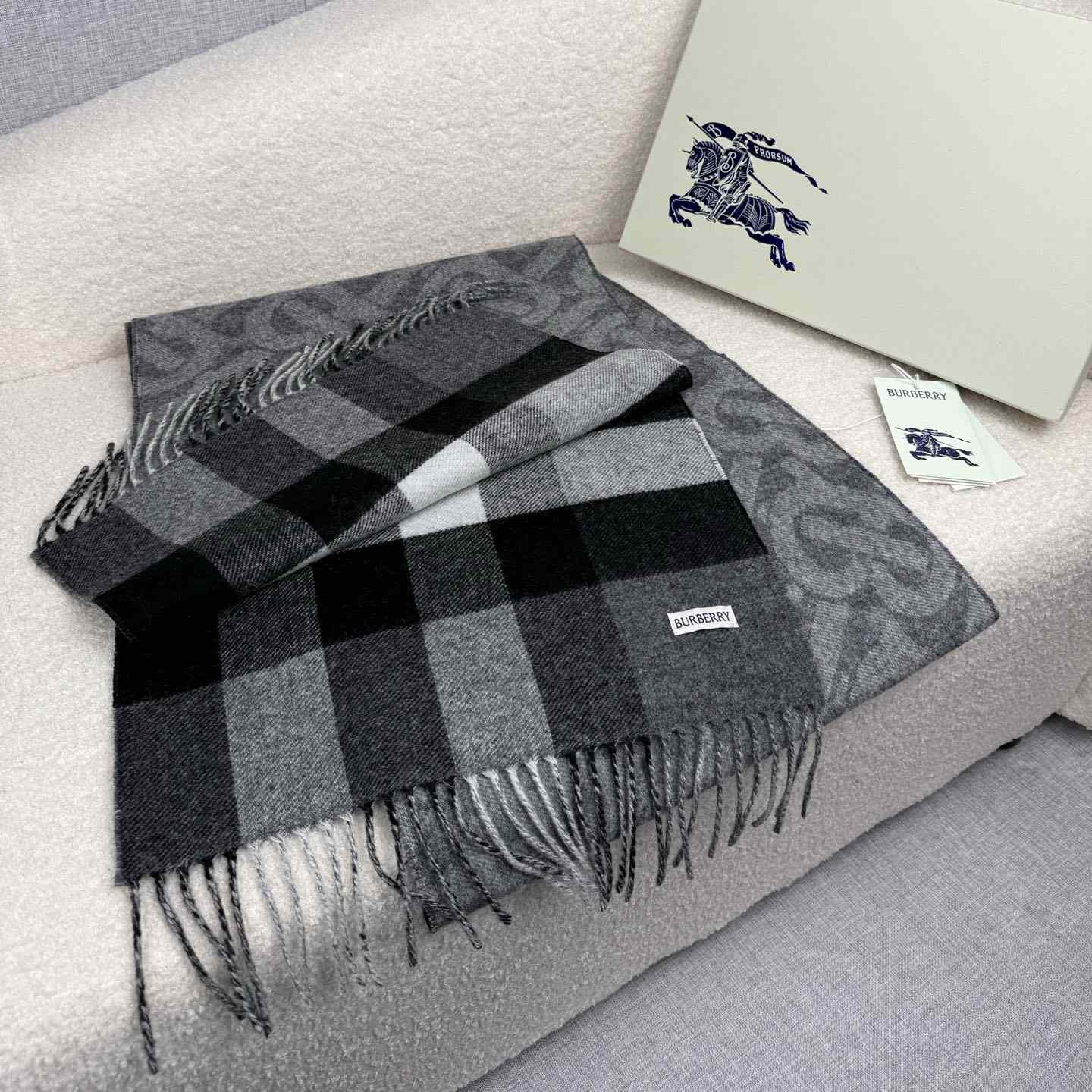 Burberry Reversible Check And Monogram Cashmere Scarf  - DesignerGu