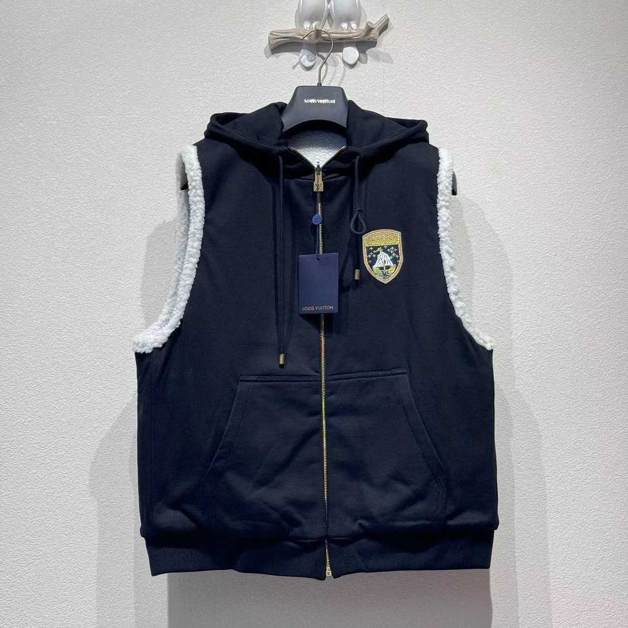 Louis Vuitton Reversible Fleece Gilet    Louis Vuitton Reversible Fleece Gilet    - DesignerGu