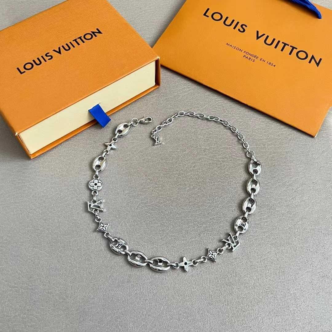 Louis Vuitton LV Sailor Medium Chain Necklace   M03189 Louis Vuitton LV Sailor Medium Chain Necklace   M03189 - DesignerGu